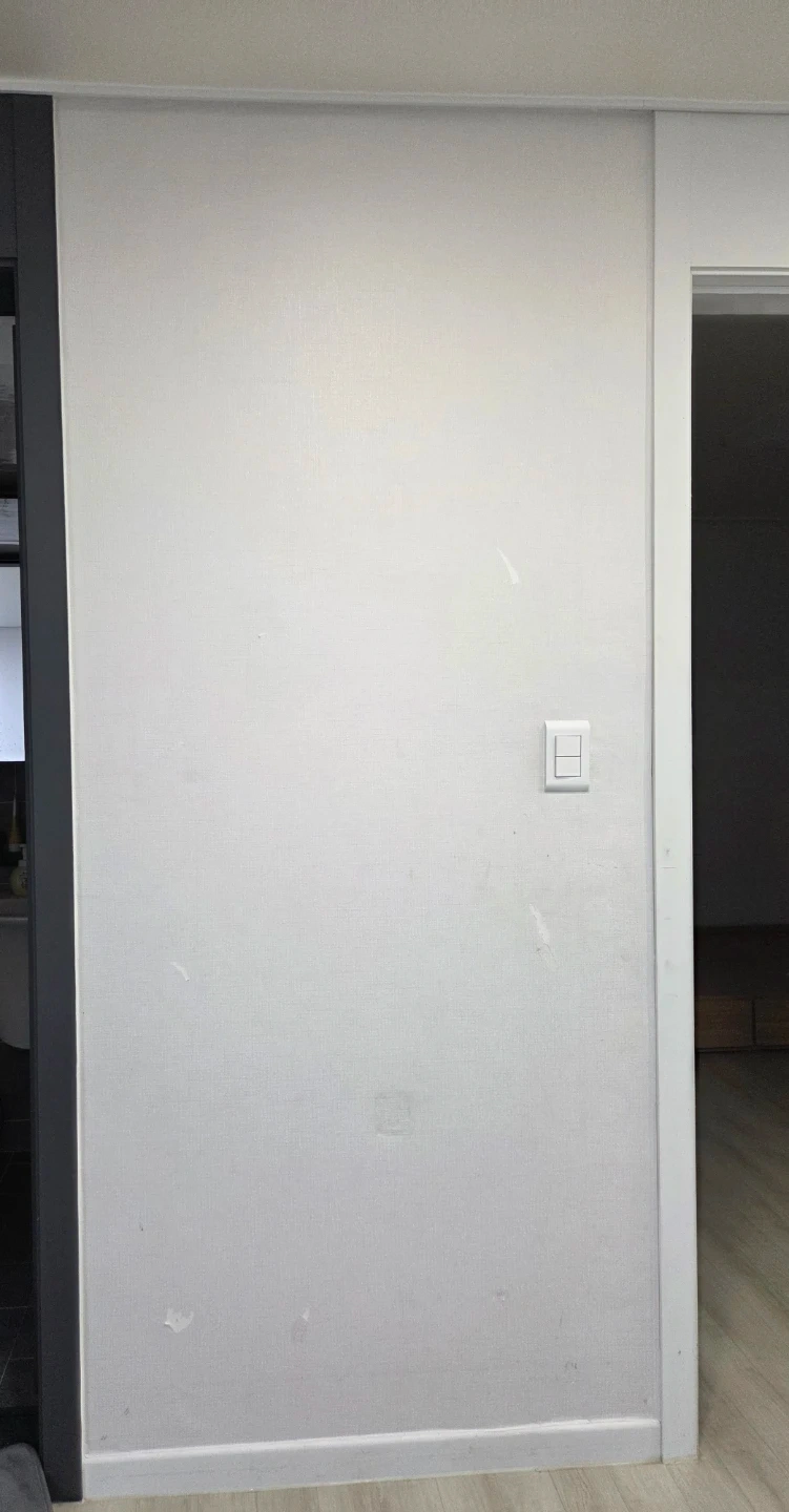 가정집 가로 98cm 벽면 도배(벽지 있음)