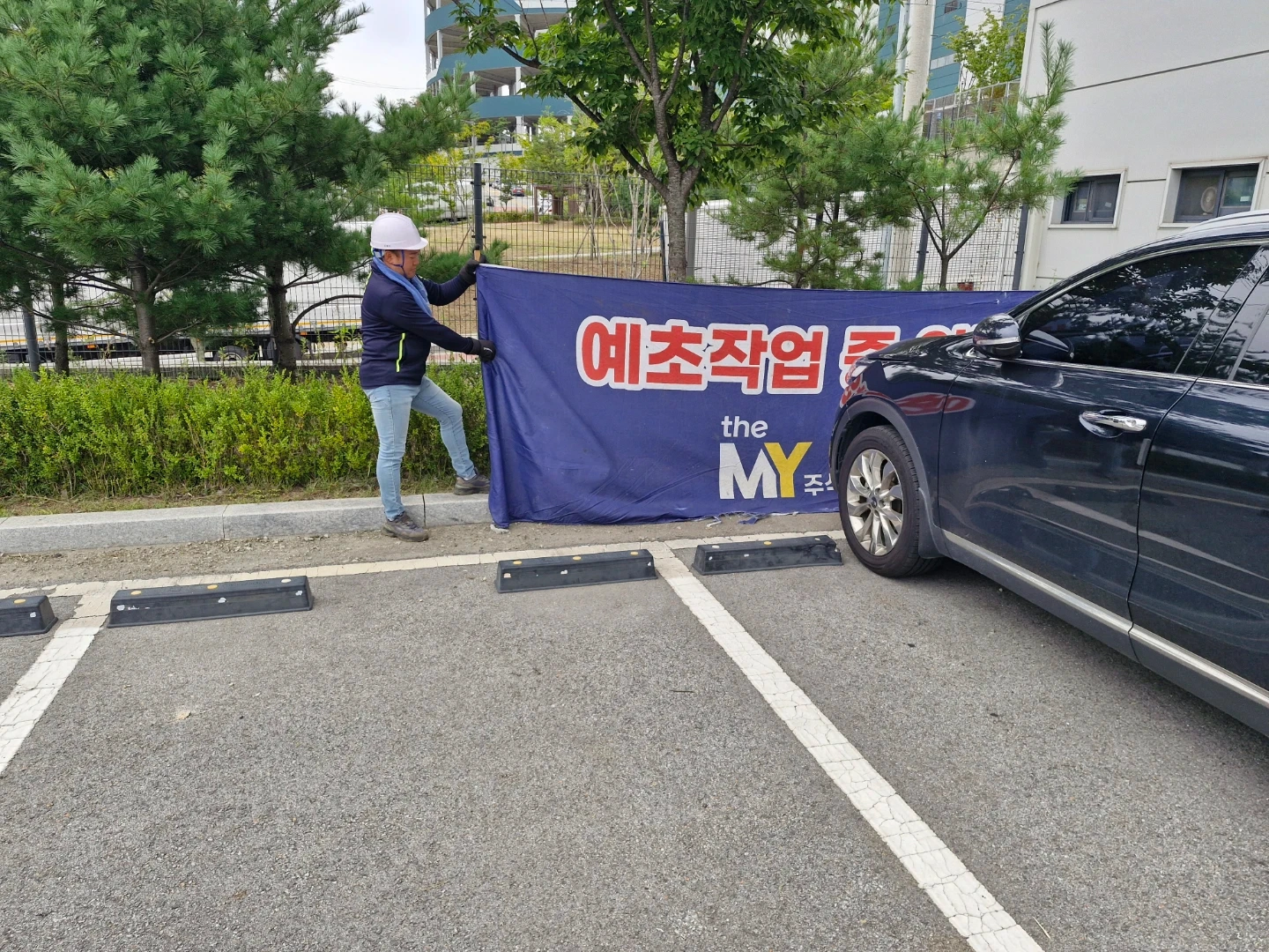 예초작업 보조 구합니다