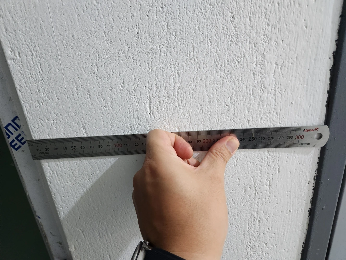 전기 연결을 위해 30cm 정도 내력벽 타공