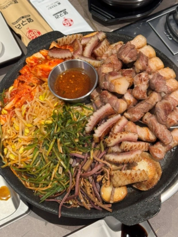 포승 옆구리 고기집에서 같이 일하실분 구합니다^^