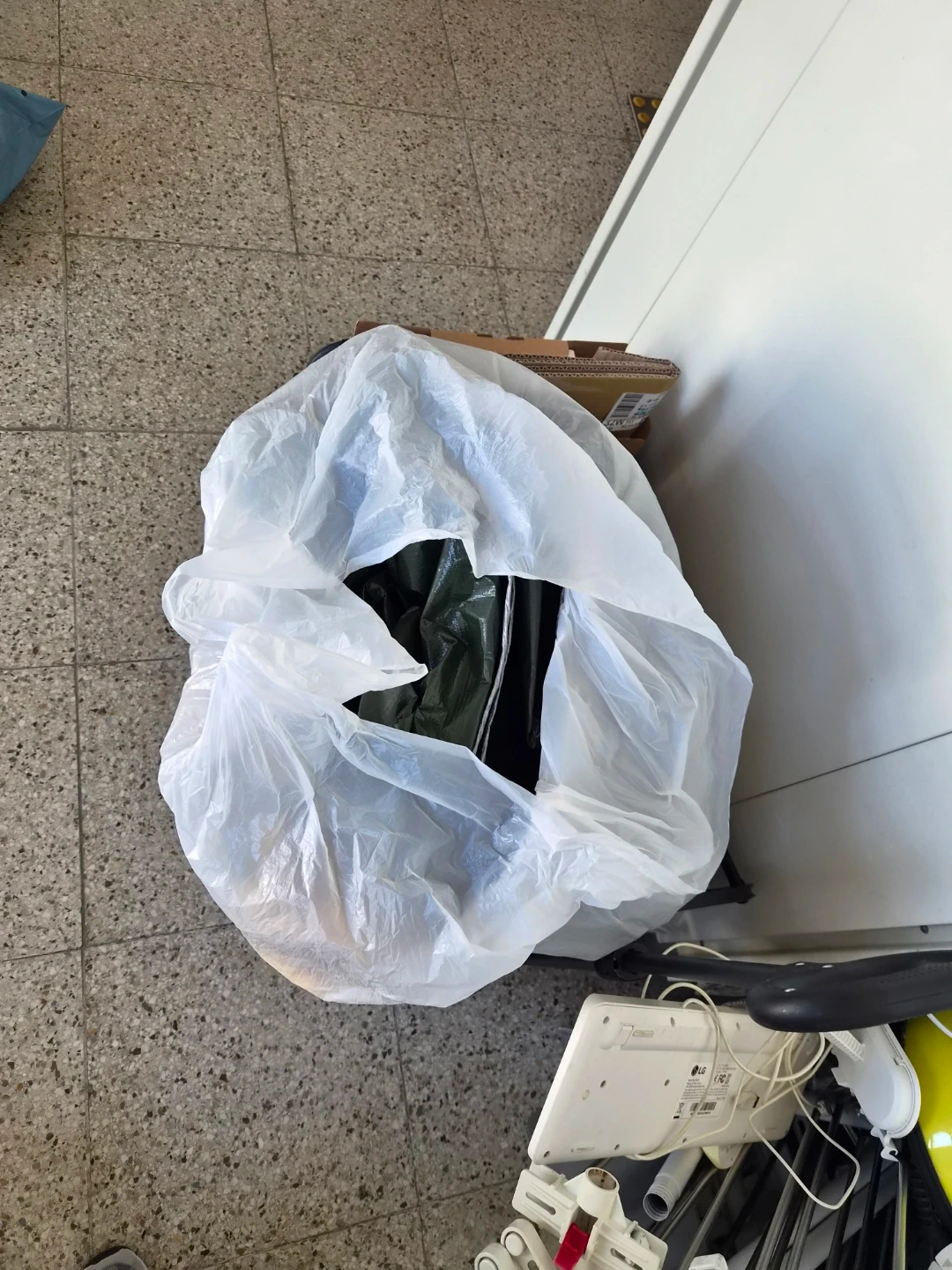 쓰레기 버려주실분