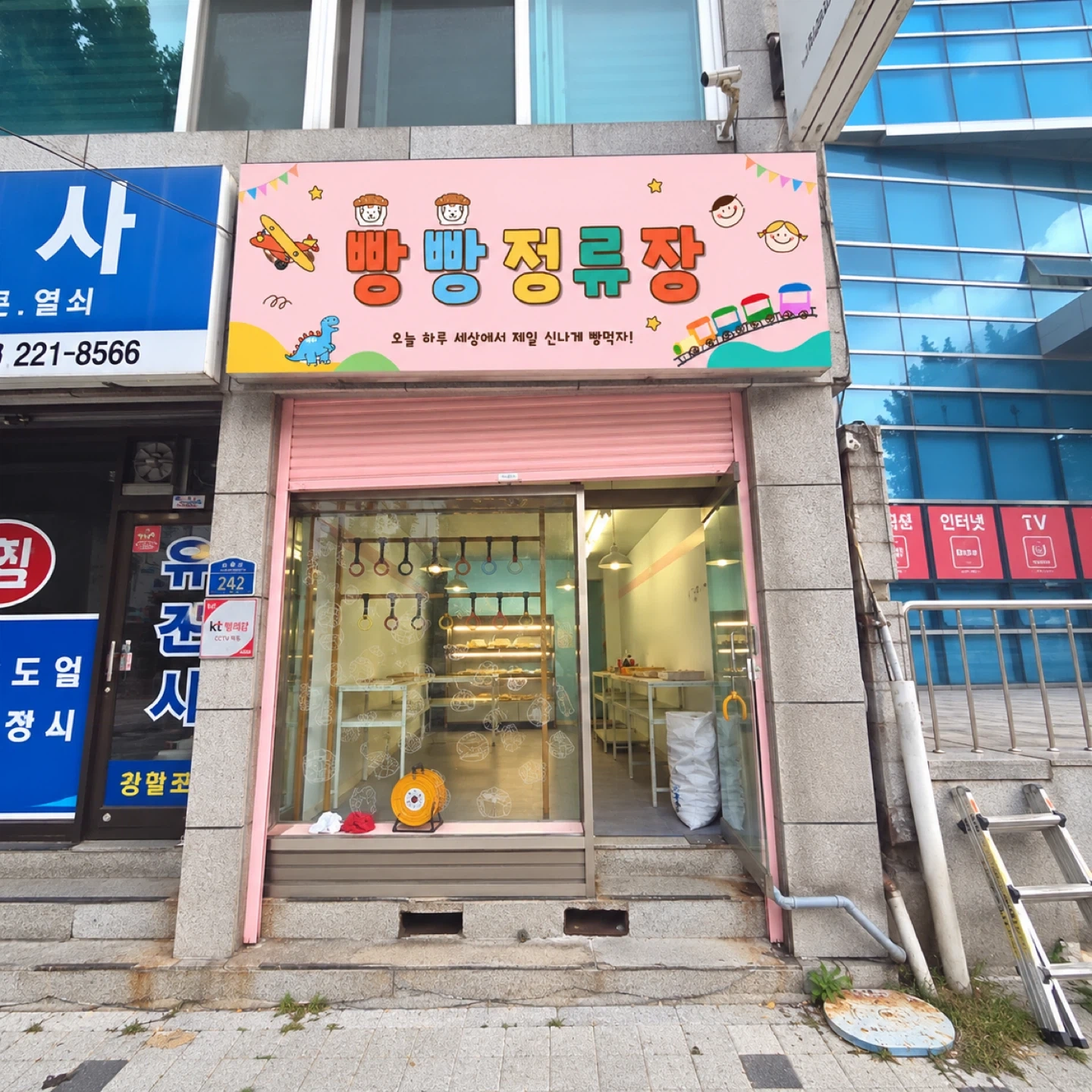 베이커리 진열 및 판매직원
