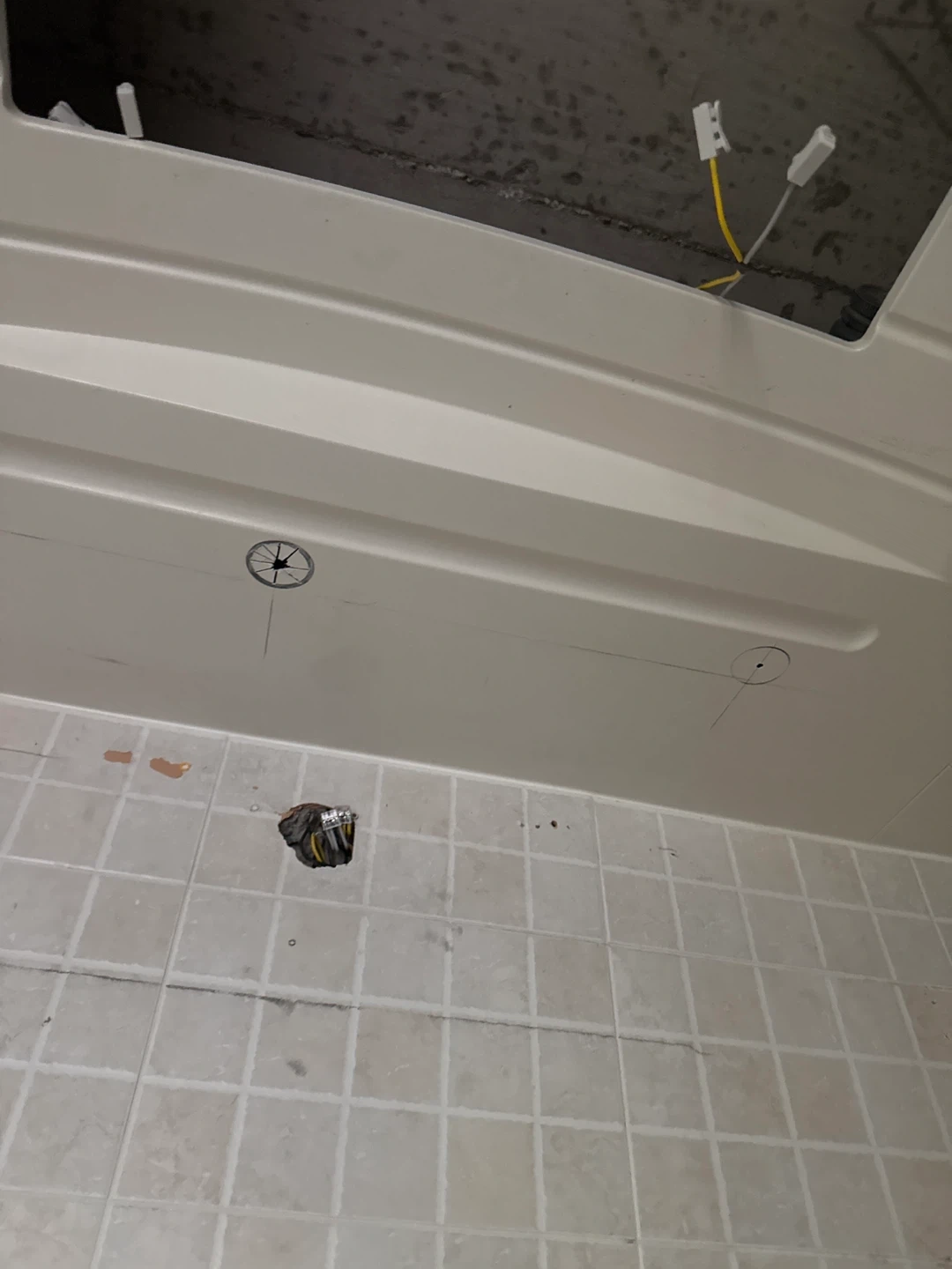 smc 욕실천정 55파이 2개 타공
