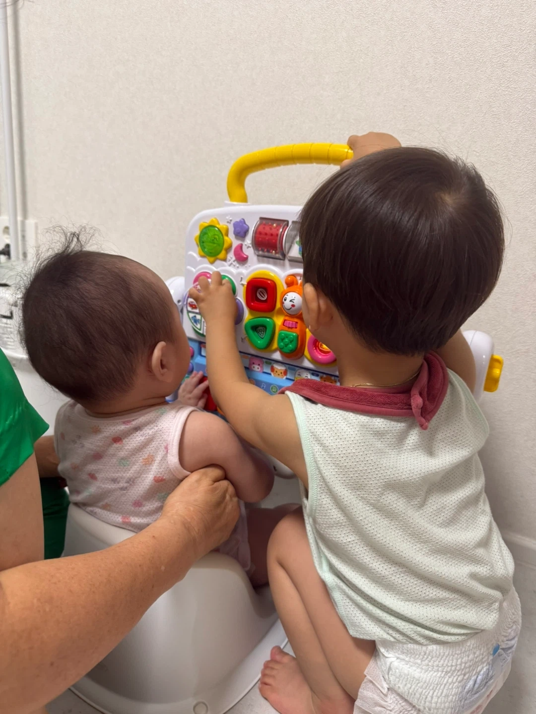 하원 및 두 아이 돌봐주실 시터선생님 구합니다