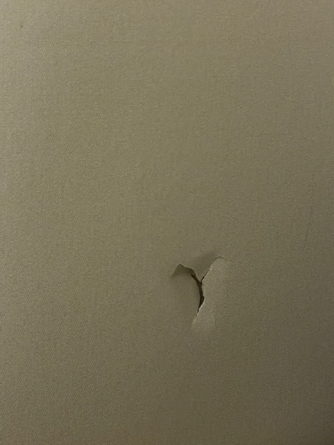 벽 부서진 부분 이거 해결좀요 ㅠㅠ
