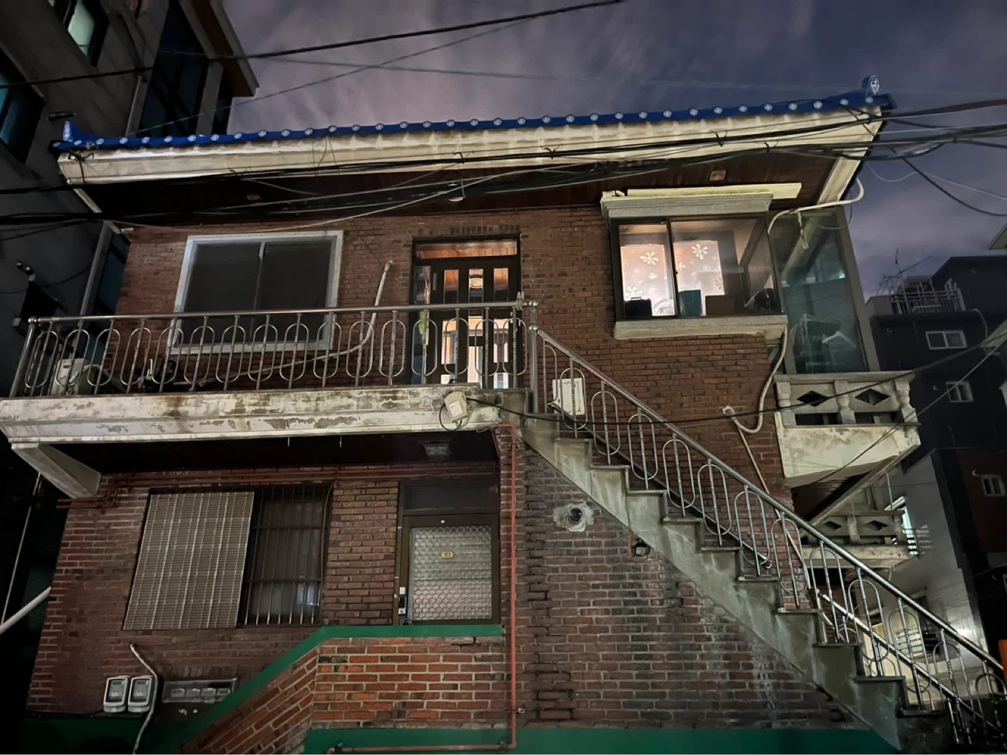 2층 주택 외부계단 현관(지붕/비막이) 시공 견적 문의