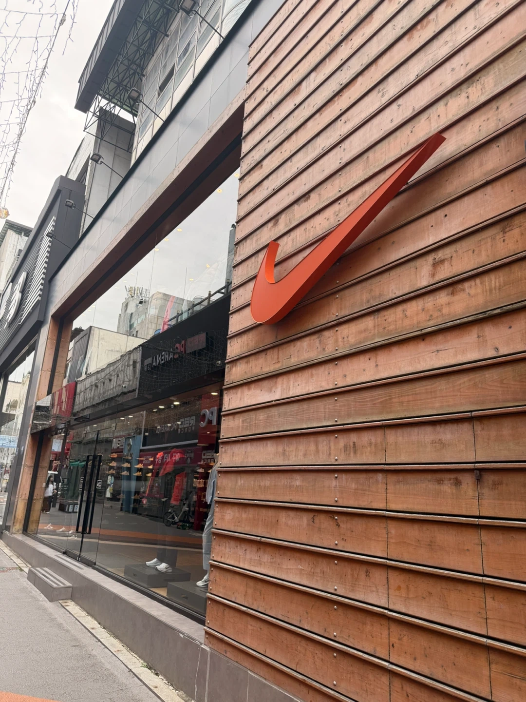 나이키 판매직원 구합니다