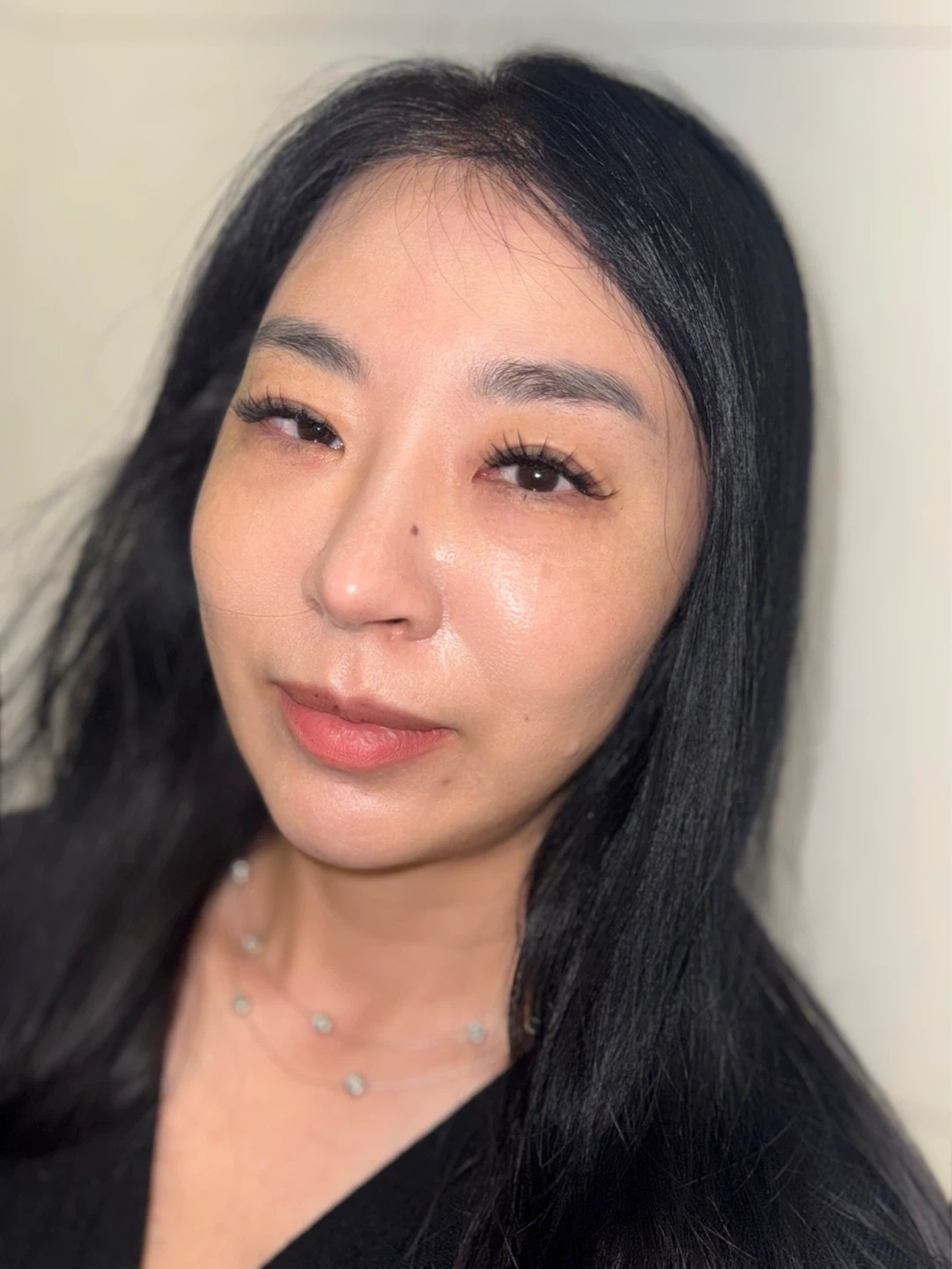 볼륨 속눈썹 연장 모델 구합니다.