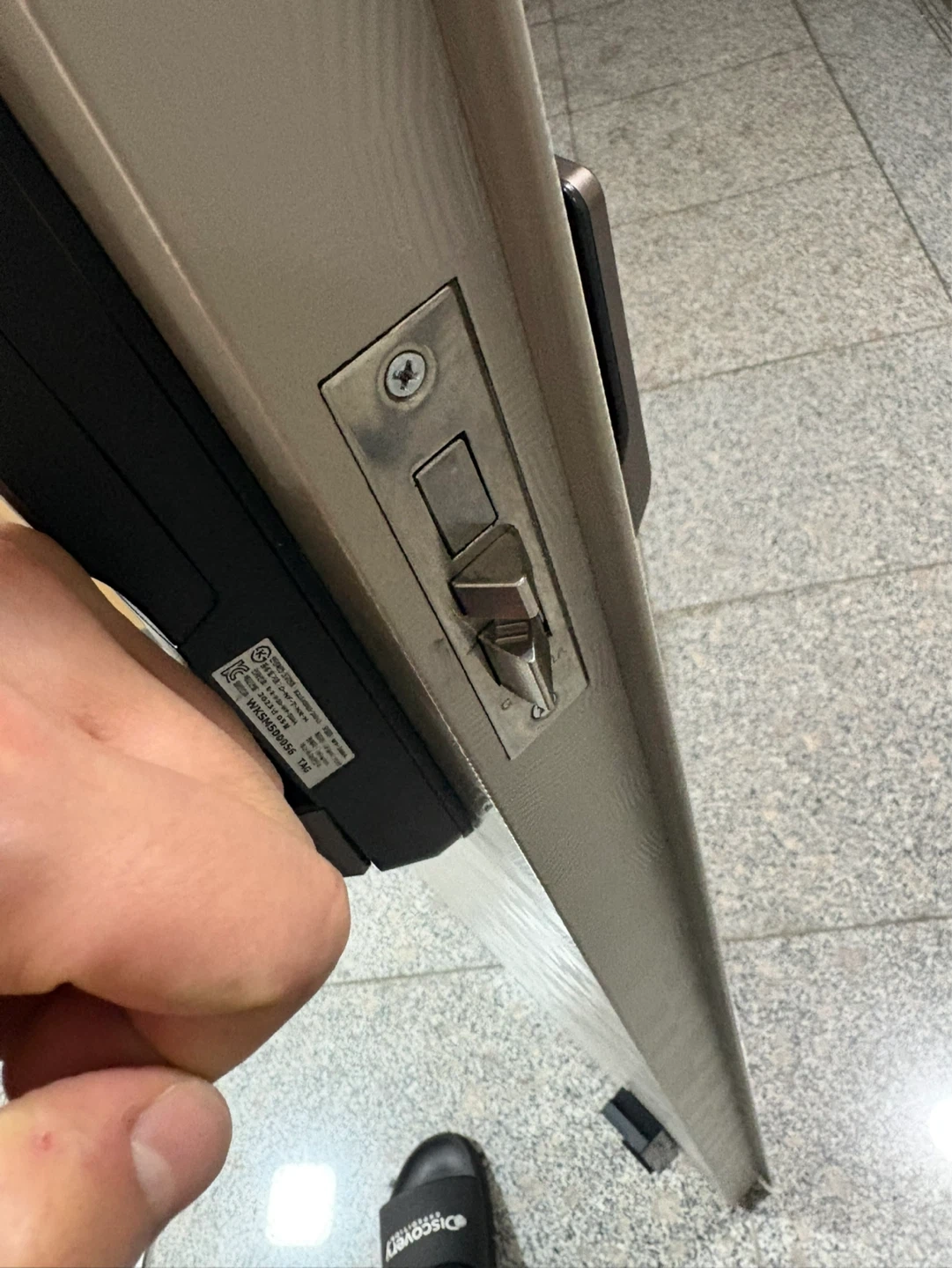 푸시풀 도어락 문이 잘 안열려요