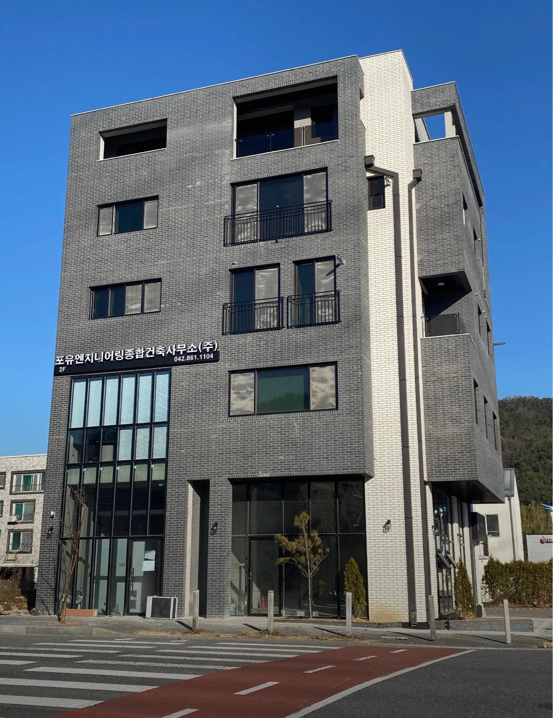 상가 건물 화장실 및 건물 외부 청소하실 분 구합니다.