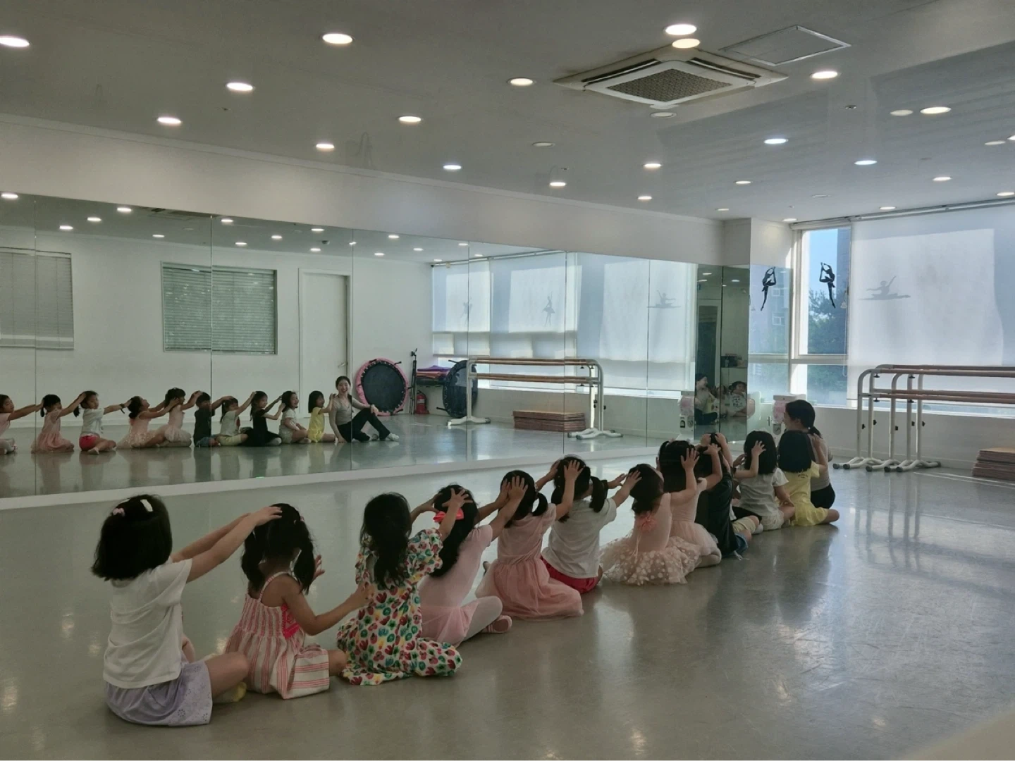 학원 도우미 및 아이들 케어 부탁드려요(어렵지 않아요)