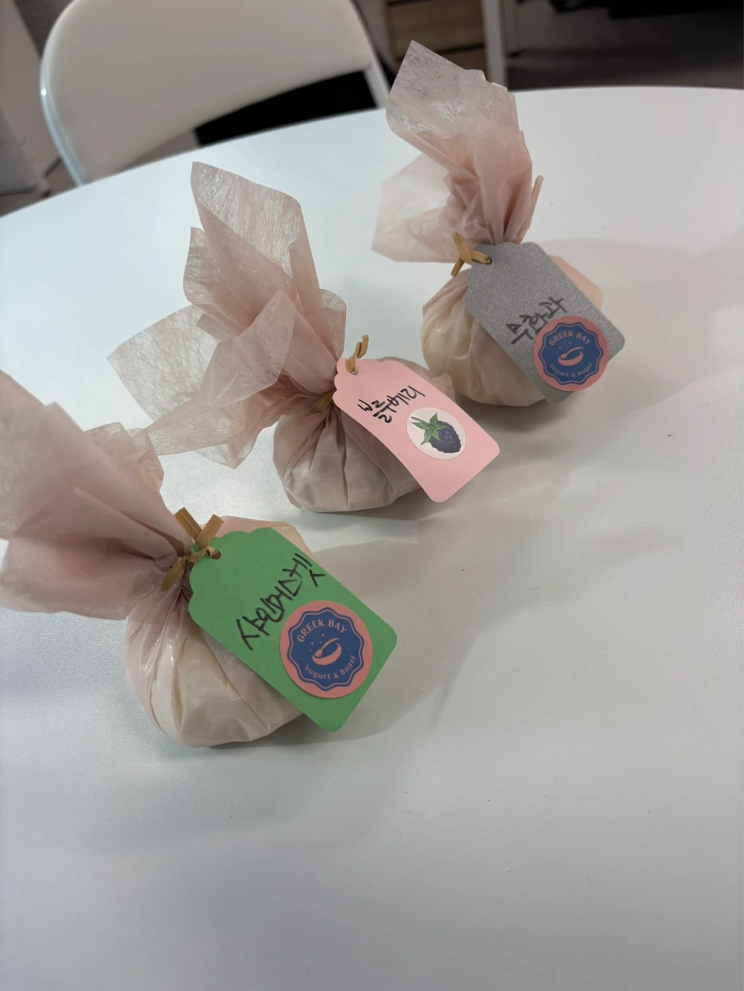 의지박약 - 카페 다른자리에서 각각 개인용무 하실 분