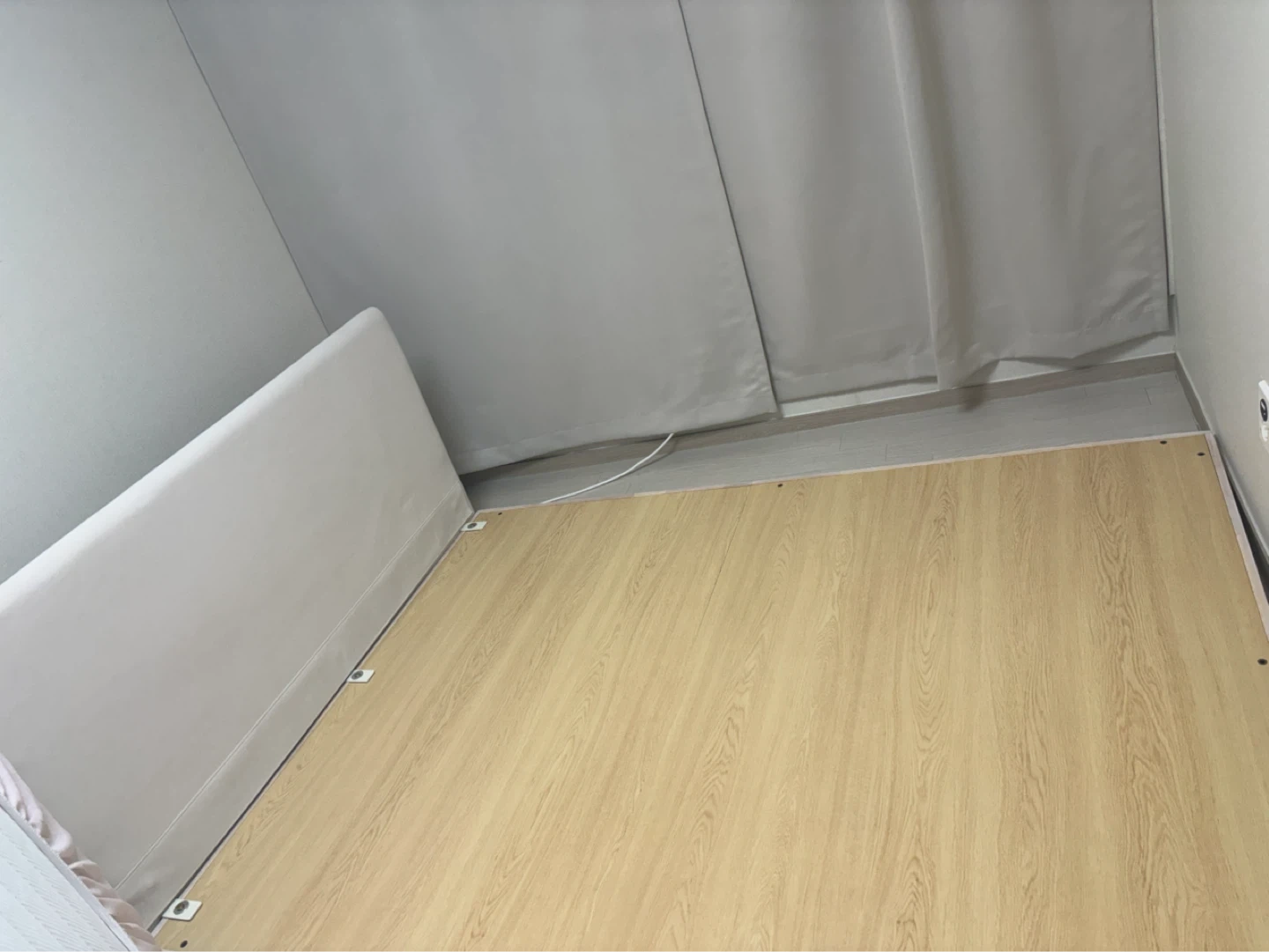 침대 프레임 위치 옮겨주실 분