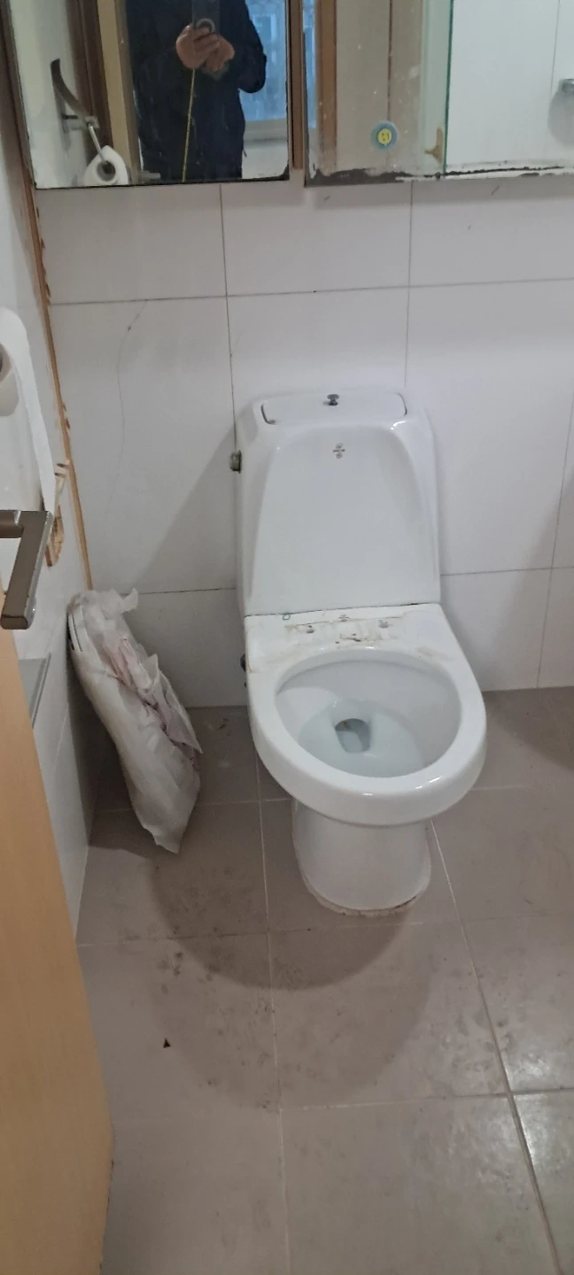 화장실 타일 철거작업