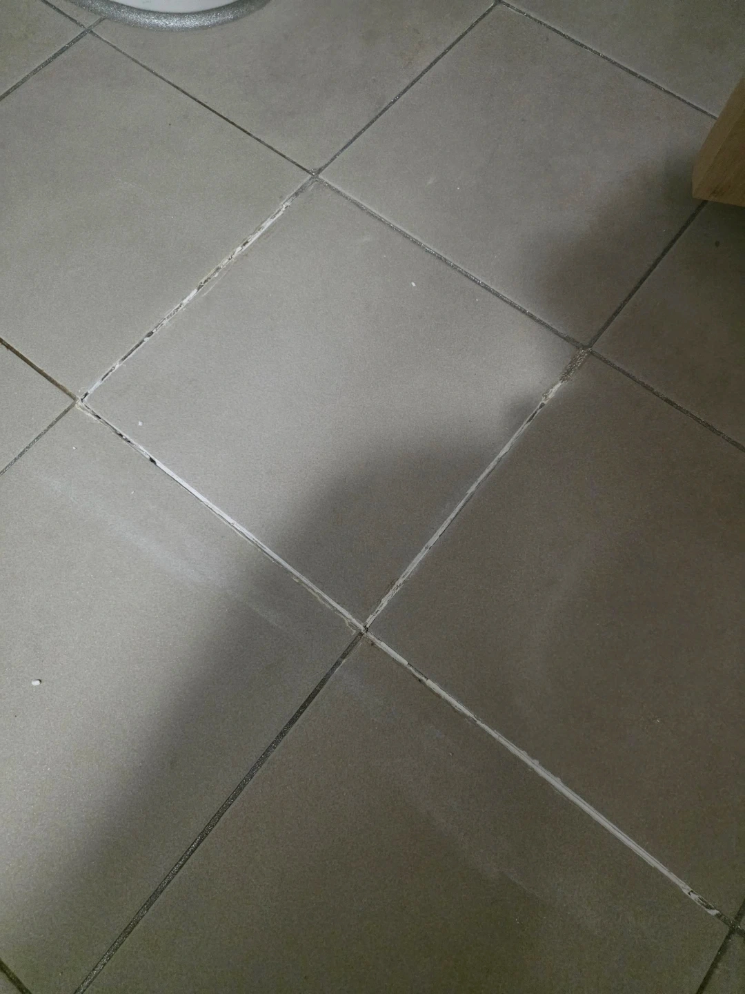 욕실 바닥타일 수선