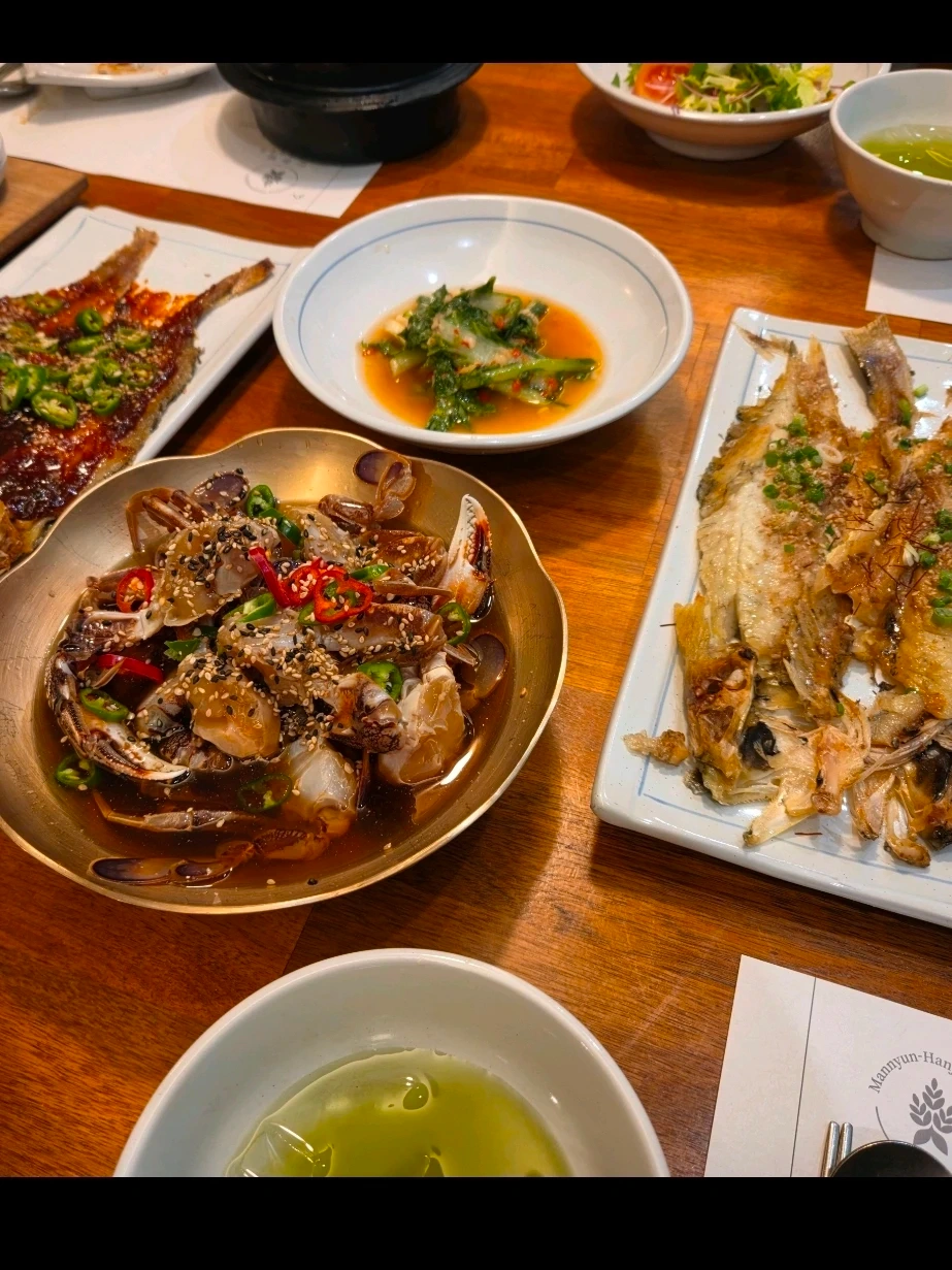 토요일 홀 서빙 풀타임 구합니다 13만원