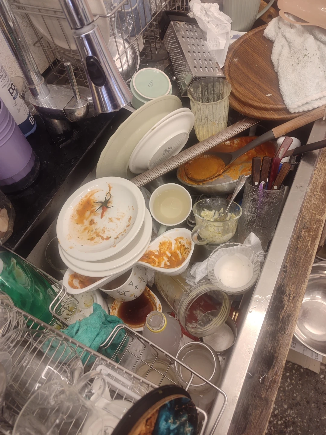 설거지와 주변정리 좀 도와주실분..