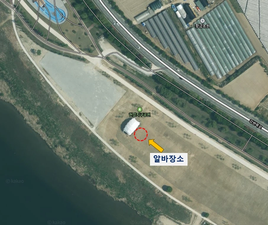 차에서 짐 싣기