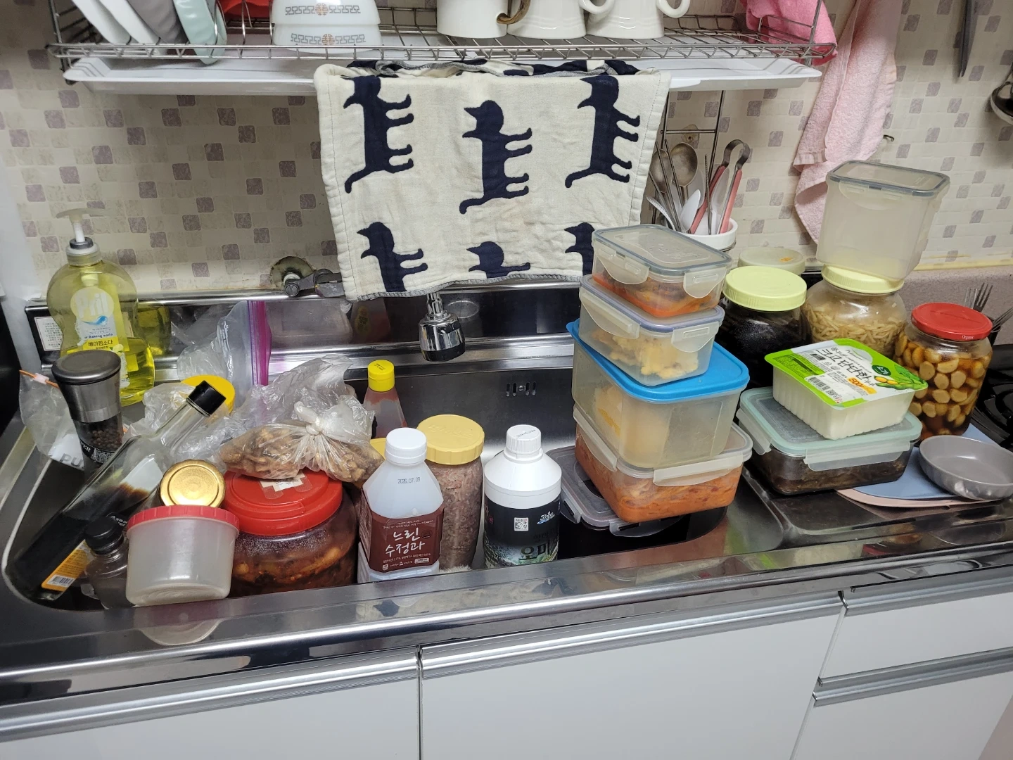 냉장고 음식물쓰레기 배출 도와주세요.