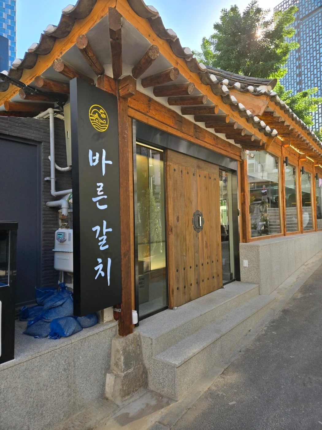 전통 한옥의 멋을 담은 바른갈치에서 홀/주방 모집해요