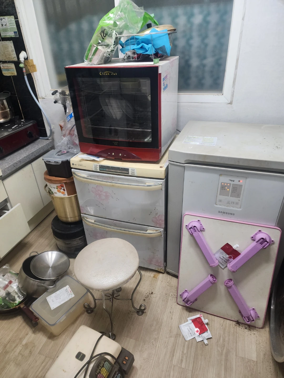집안 가구 전부 버리는거 도와주세요
