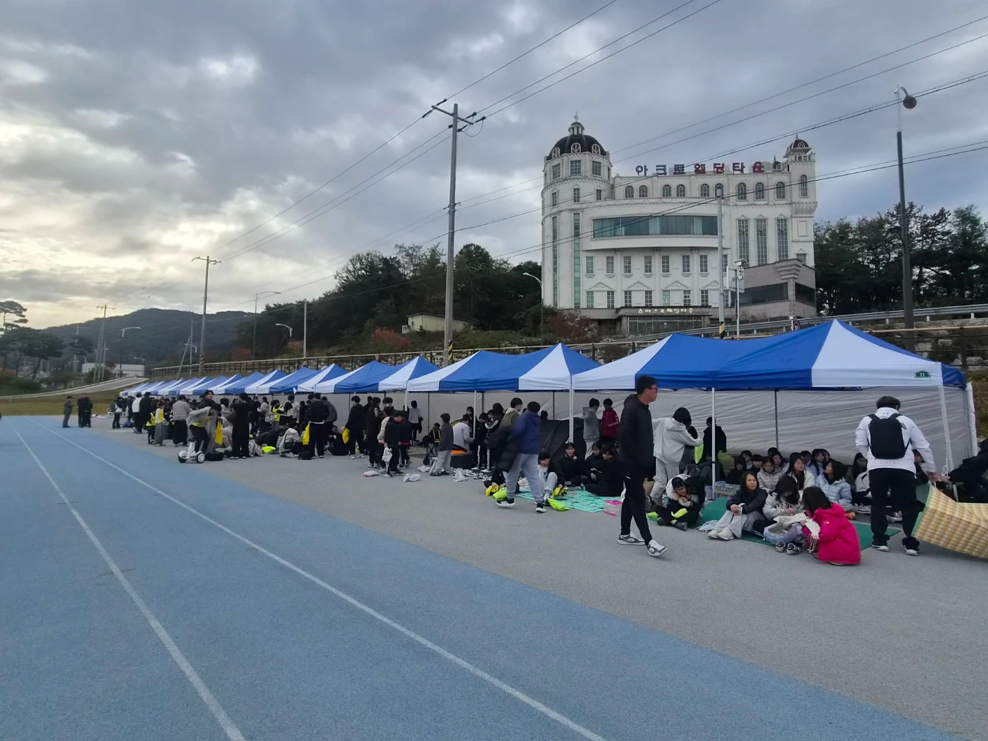 행사장 세팅 업무입니다!(캐노피 테이블 등) 많관부!!