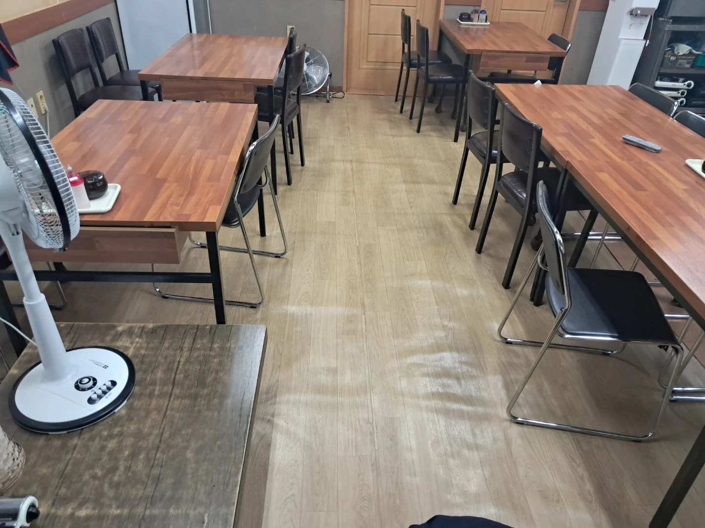 바닥판넬이나 필름시공 가능하신분