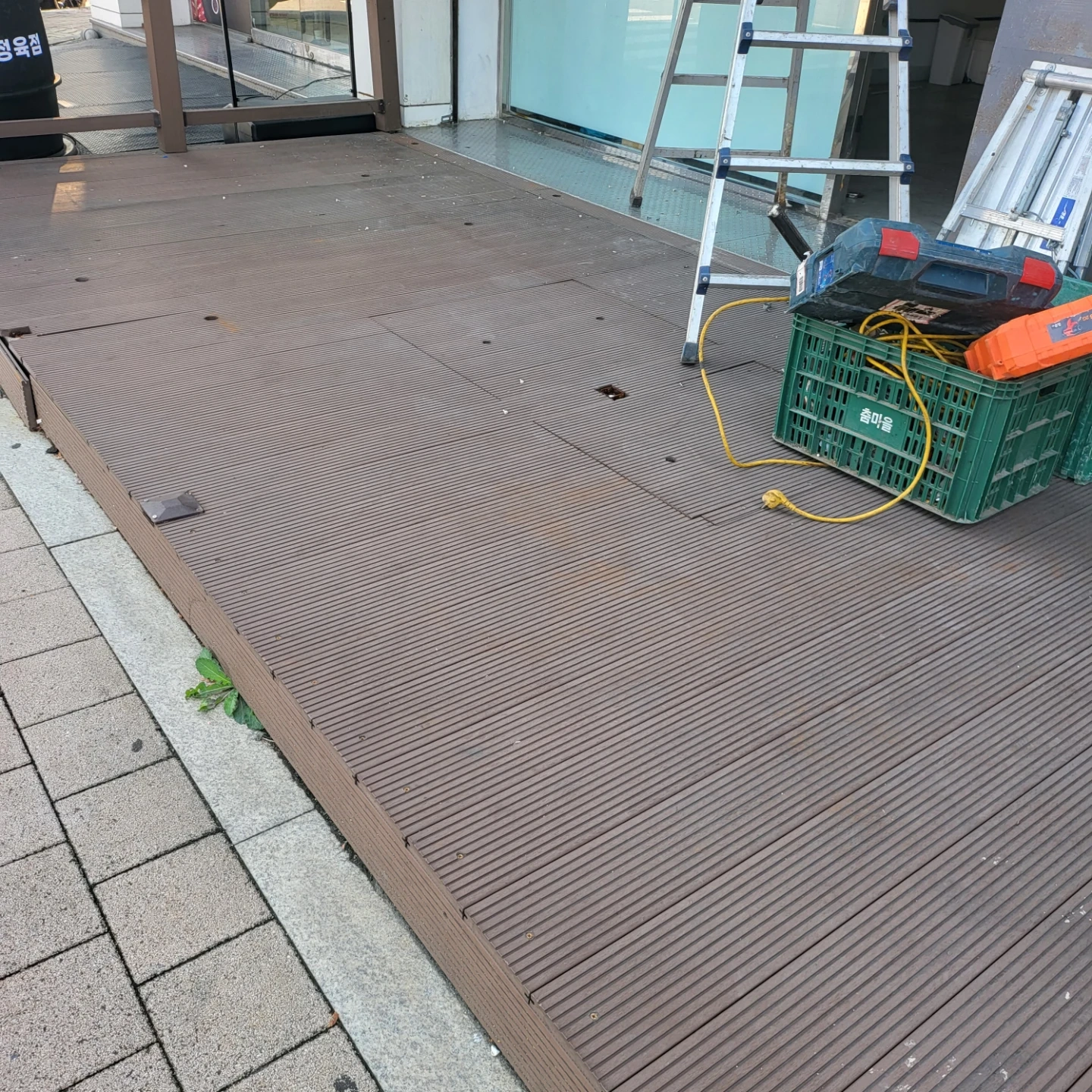데크철거 칸막이철거