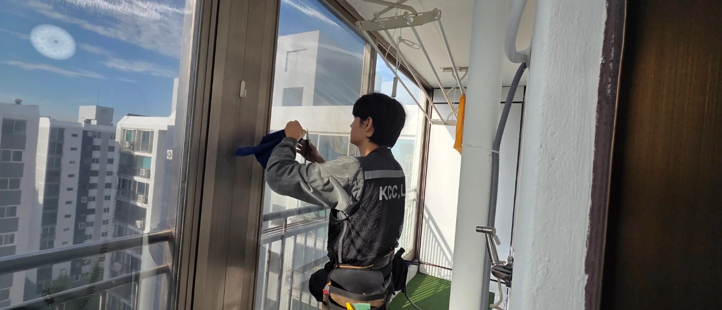 샷시.단열필름 구인 장기근무. 책임감 필수.