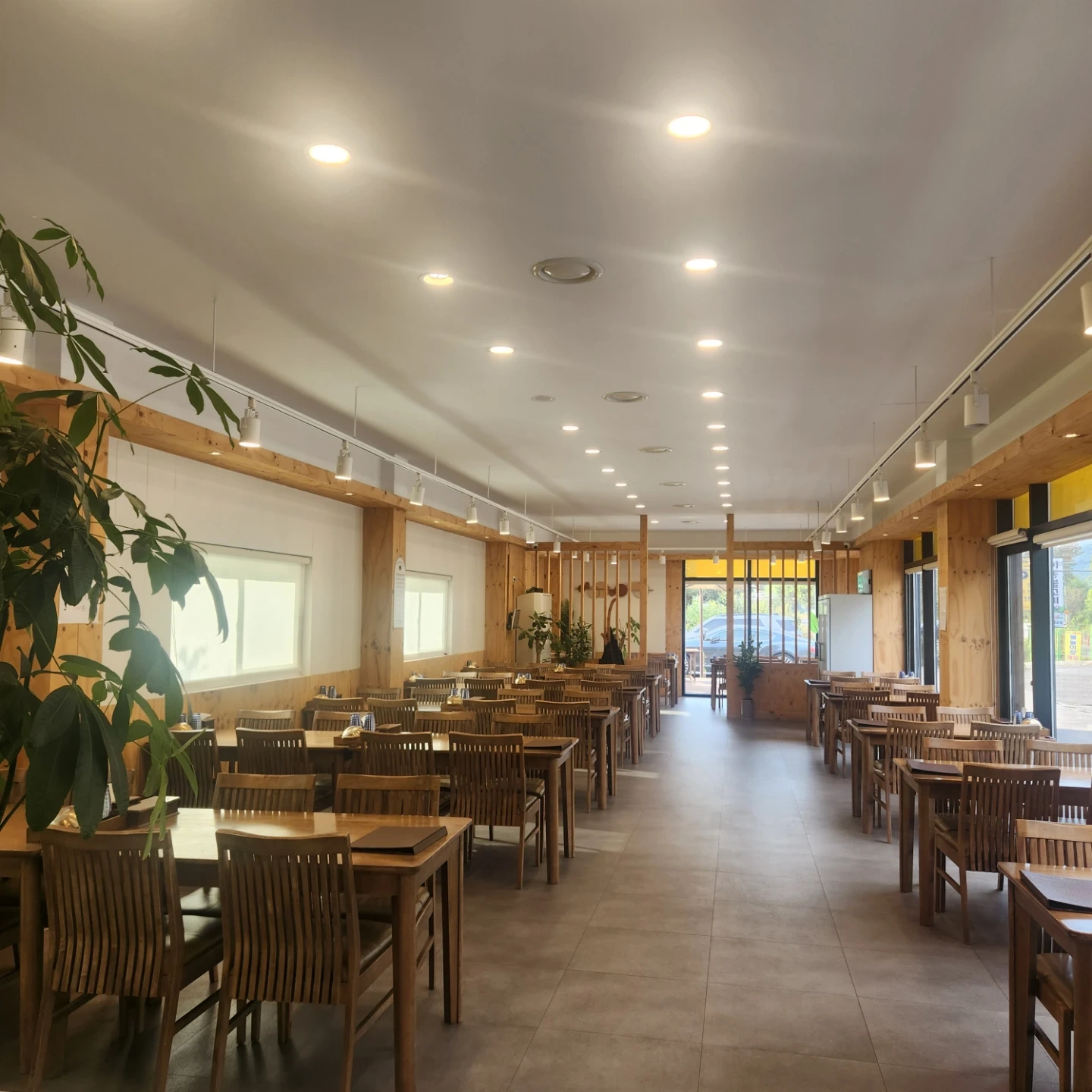 홀서빙 직원 구합니다