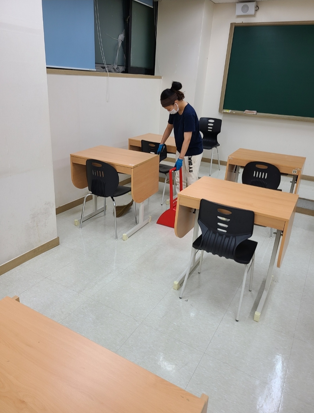 학원을 청소하는 업체입니다. 수,토일하실분을 모집합니다 공고 썸네일