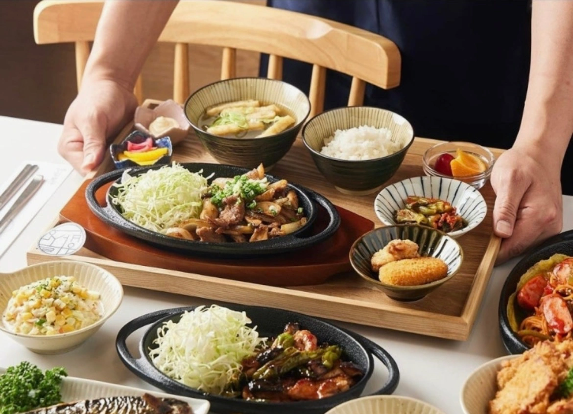 일식가정식백반<<하루반상>>광화문 오피시아점