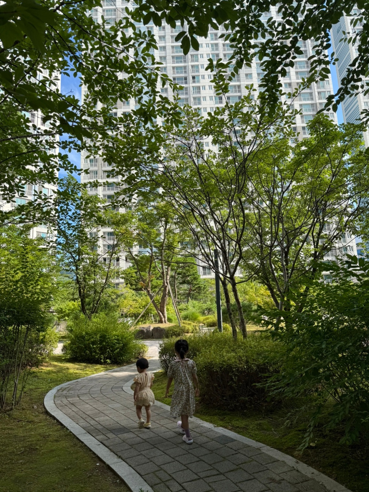 여아2명, 등하원도와주실 이모님 구합니다. 공고 썸네일