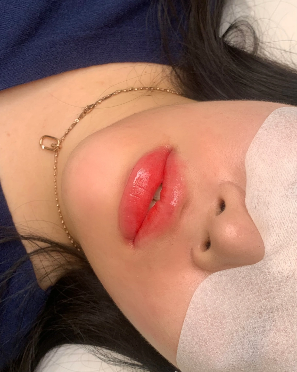 입술 색 검은분 구합니다!