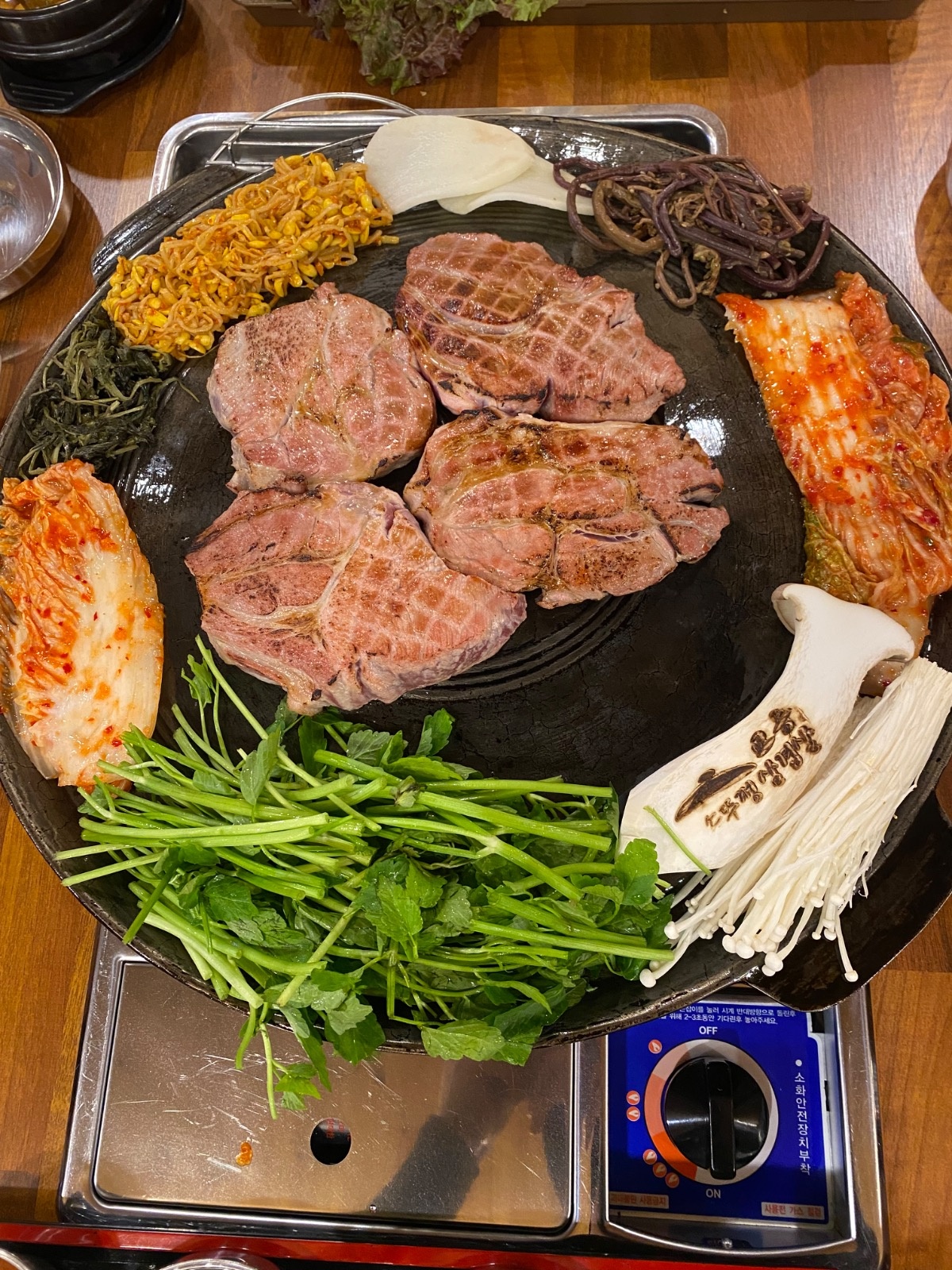 교동솥뚜껑삼겹살 동해점 홀서빙 구인합니다 공고 썸네일