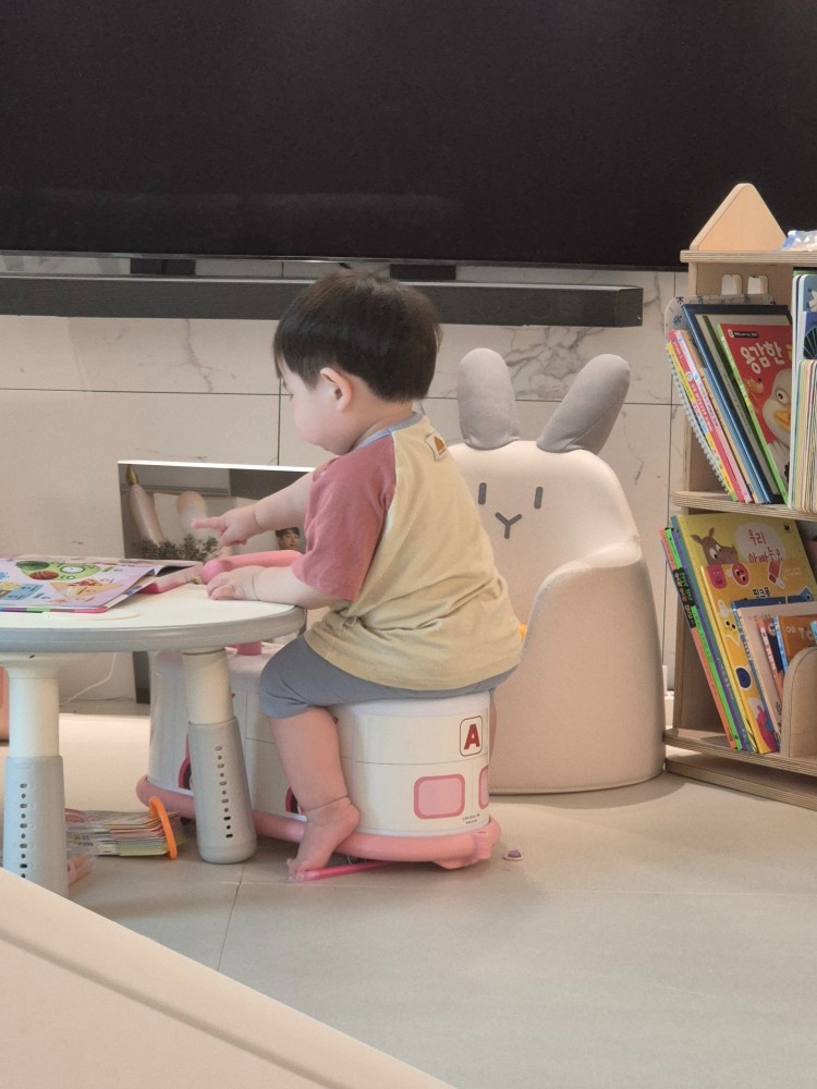 아기 등하원 도우미 시터님 구합니다.(4~8시) 공고 썸네�일