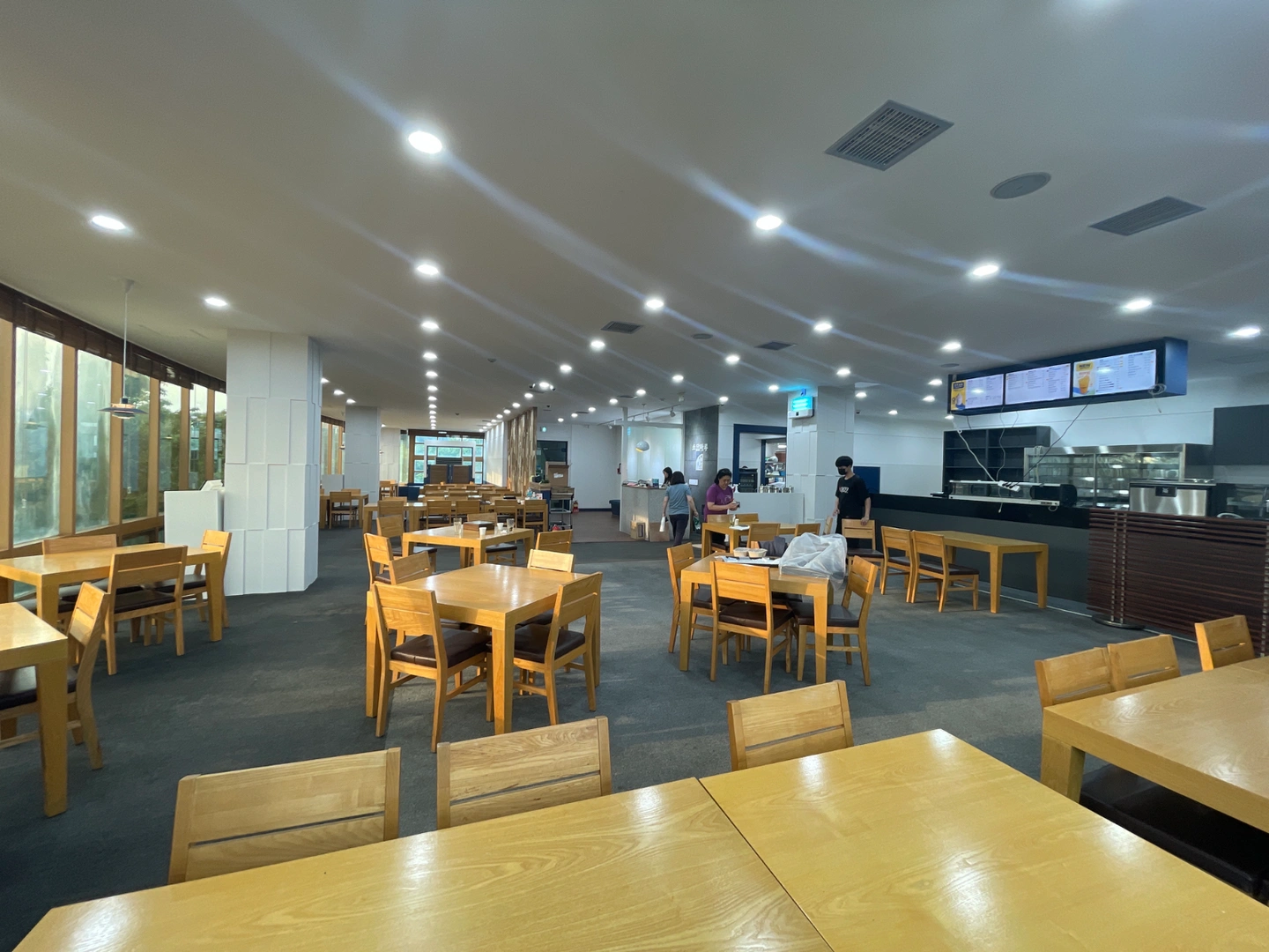 서울대학교내 사르샤 홀서빙 정직원 채용