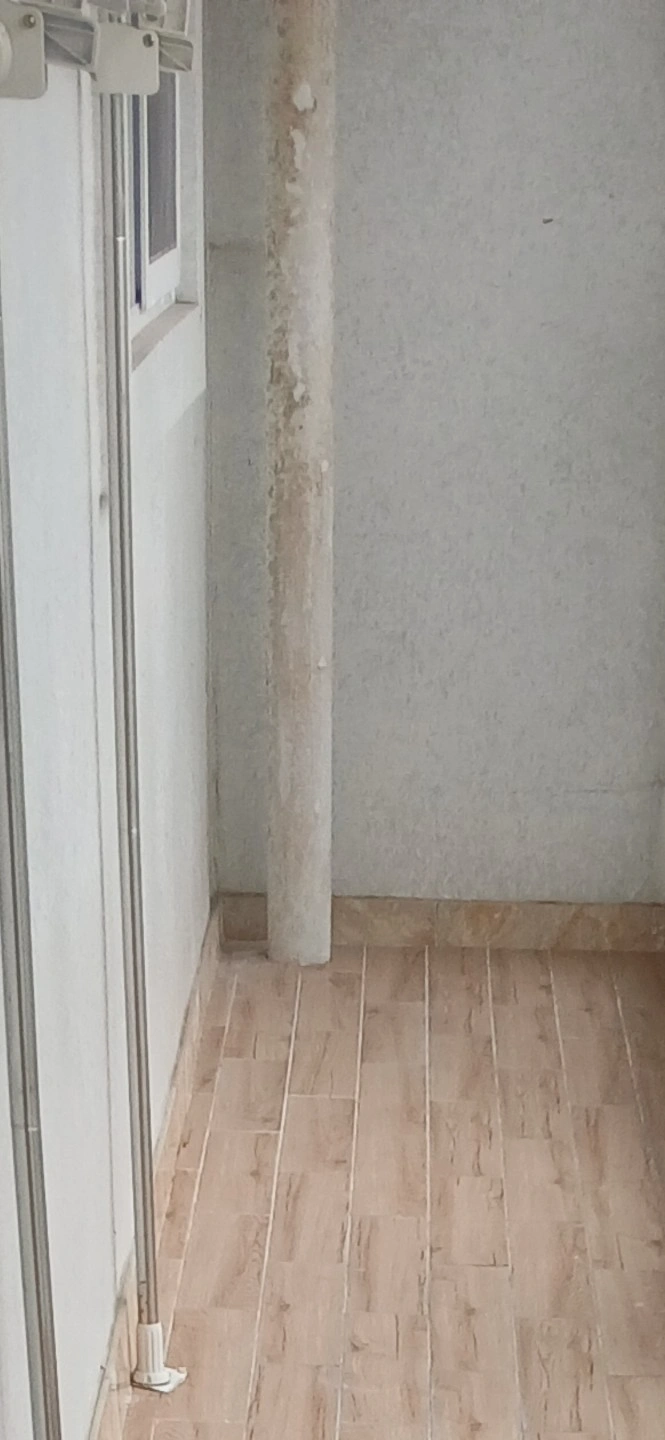 베란다 오수관 페인트칠해주실분 찾습니다.