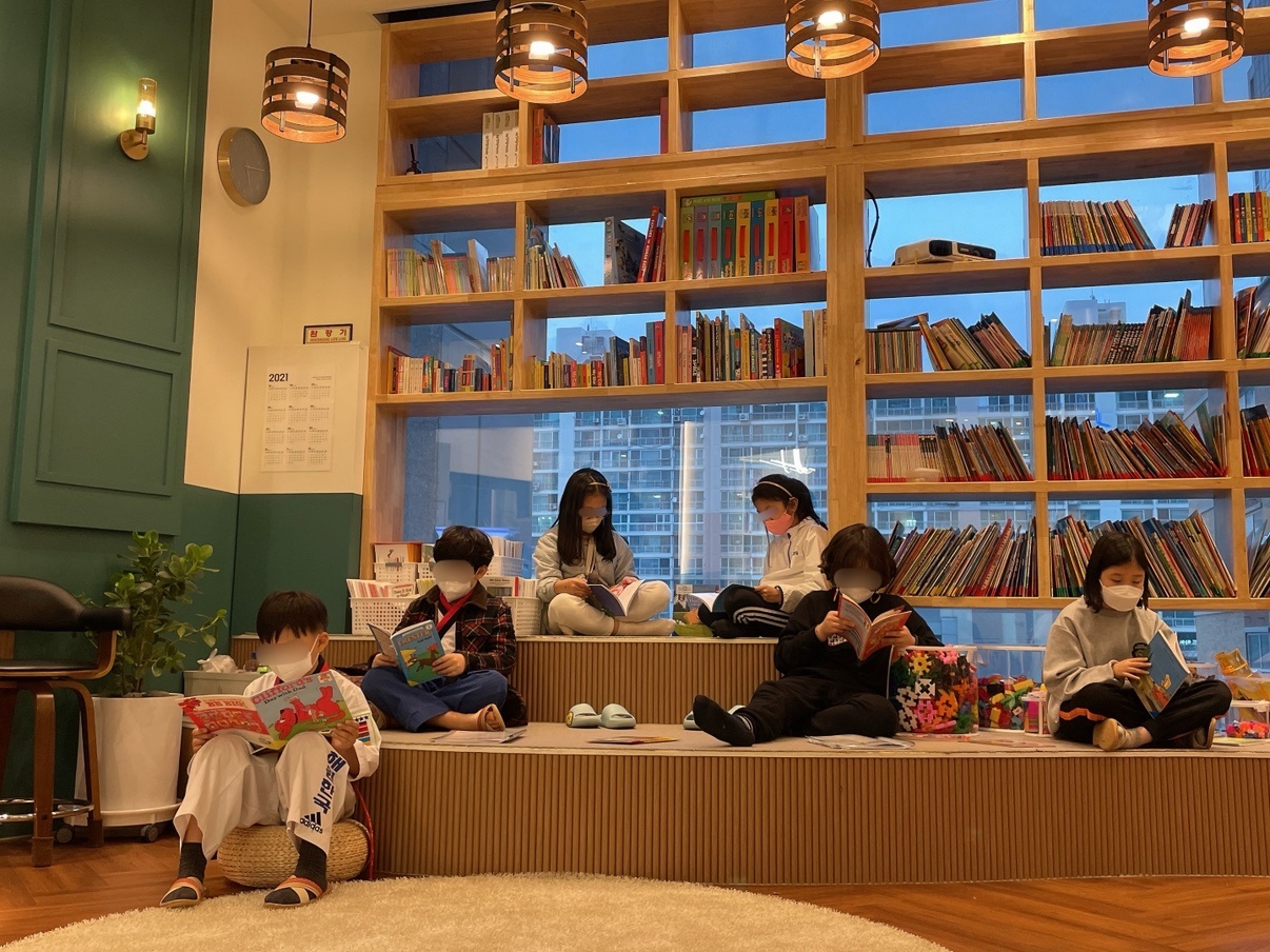 [금 3-6시] 사직동 영어도서관 선생님 공고 썸네일