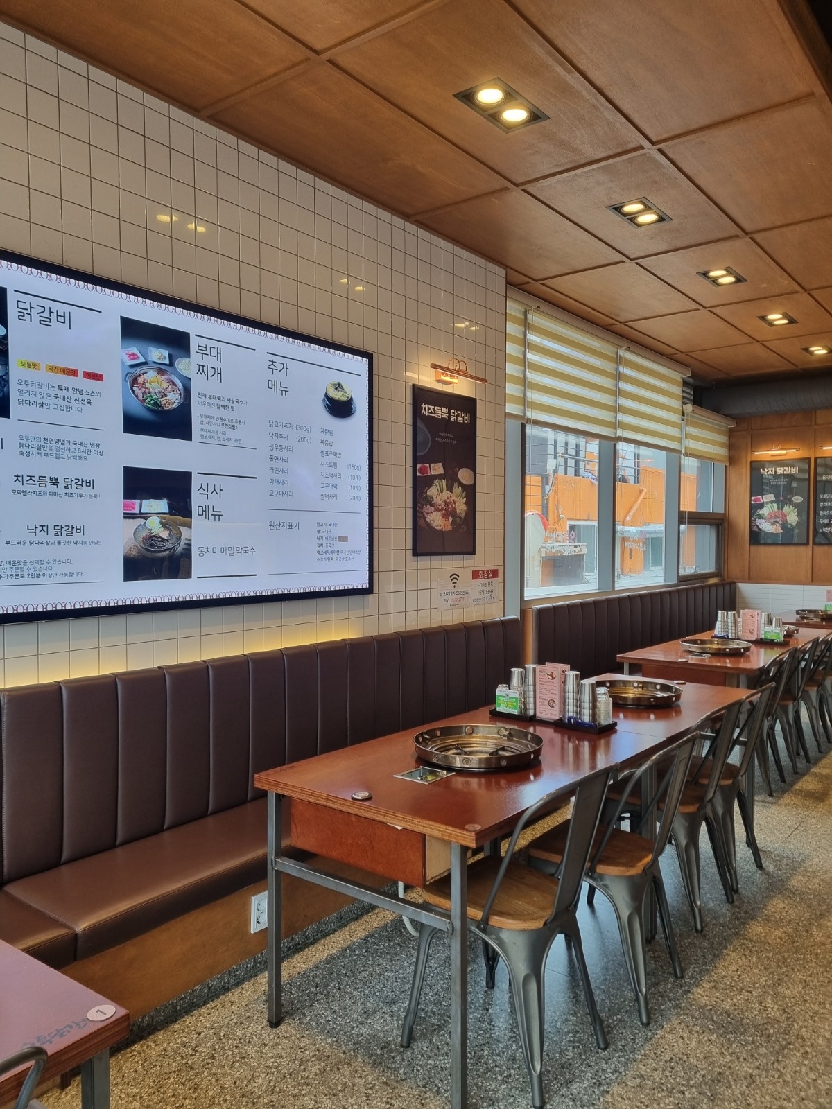 주방직원330만원.주방.홀서빙알바구합니다 12,000원 공고 썸네일