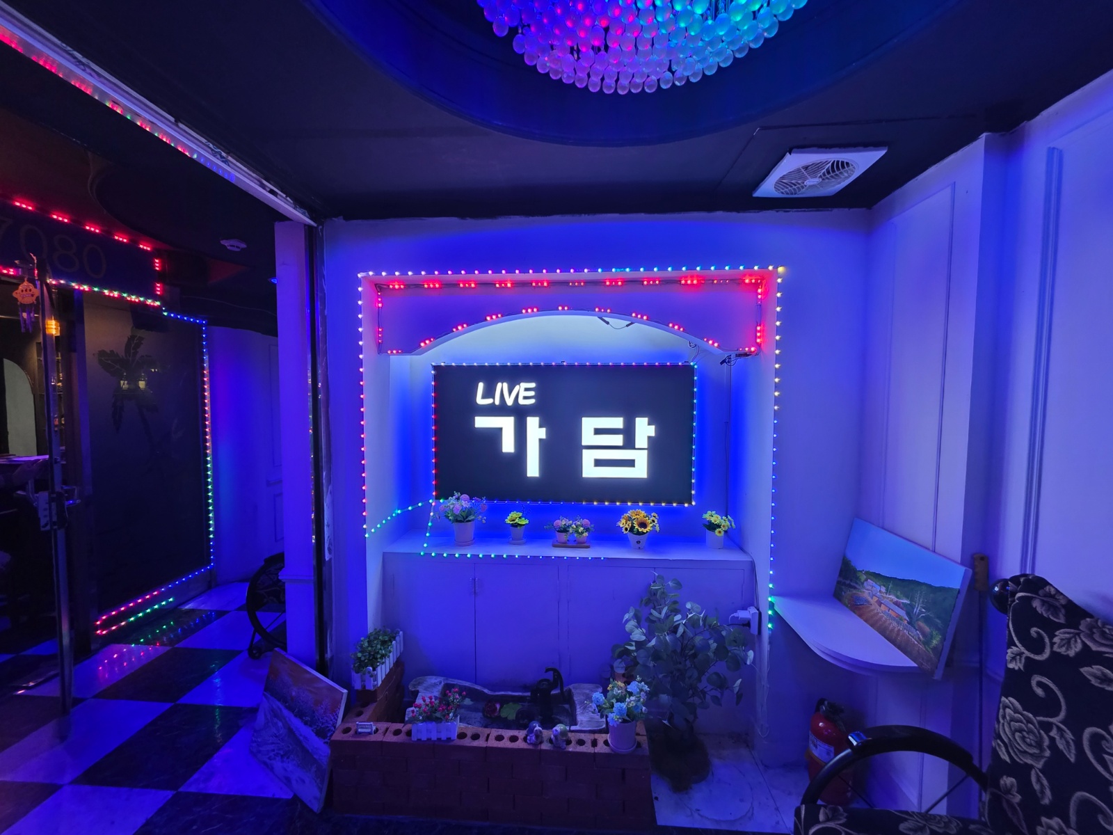 라이브까페 서빙 공고 썸네일