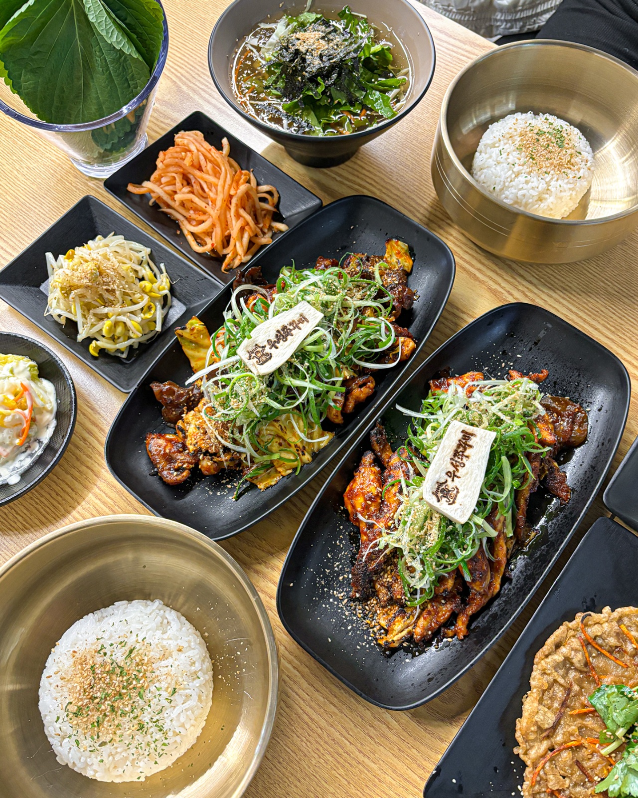 [평일 1명 ,주말 1명] 점심파트 서빙 공고 썸네일