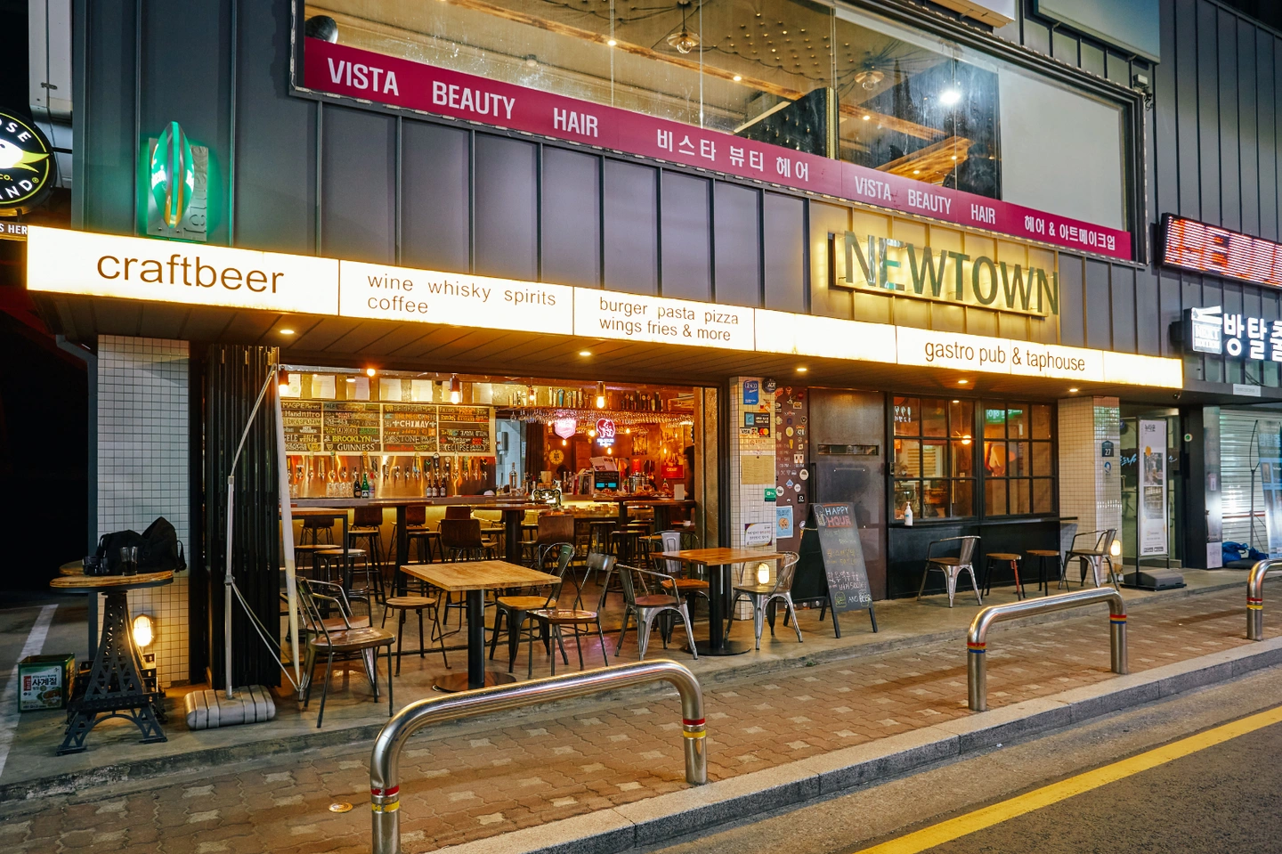 신촌 펍 NEWTOWN에서 파트타임 직원을 모집합니다.
