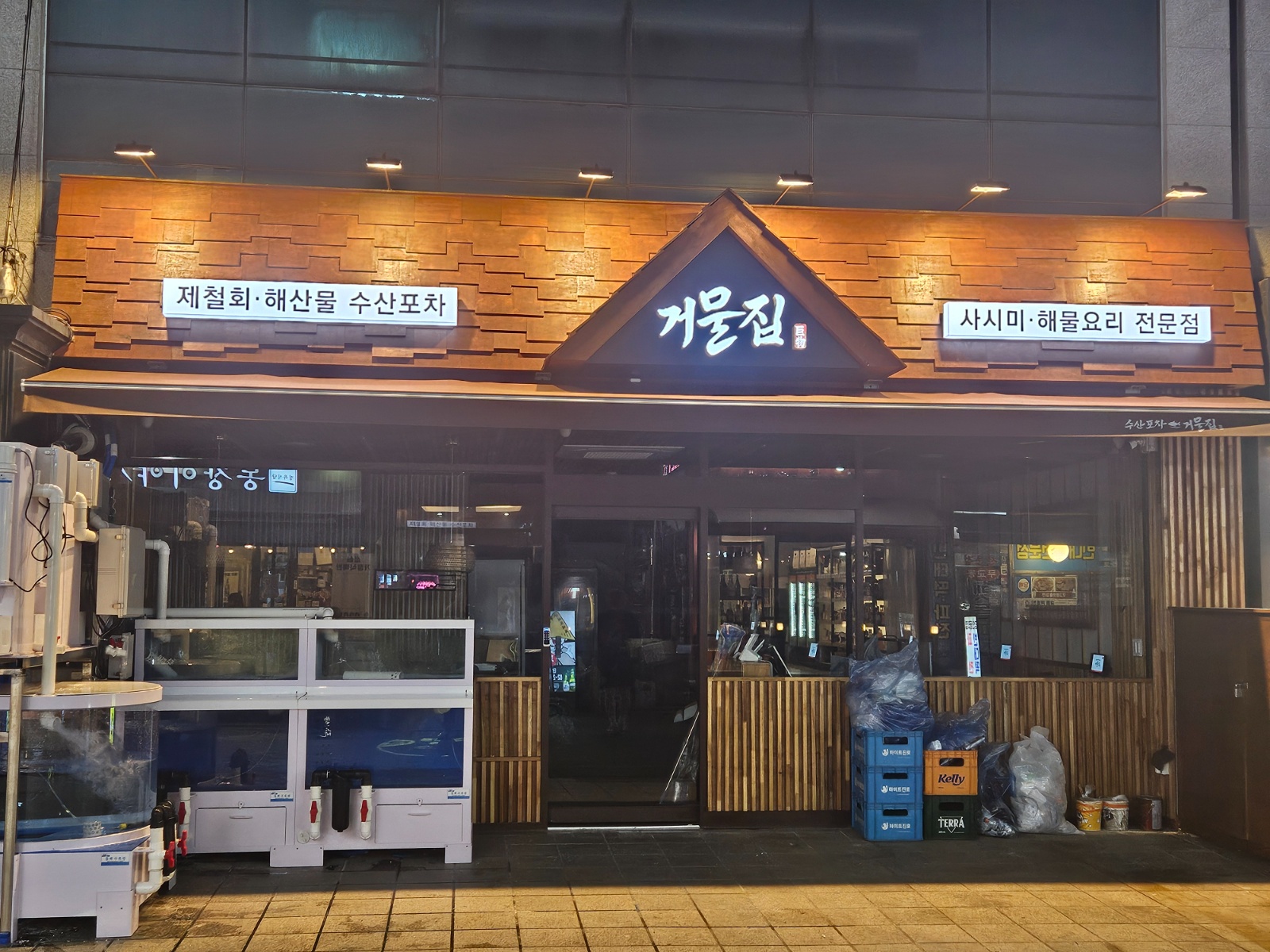 평일 오후 홀서빙 알바 구합니다. 공고 썸네일