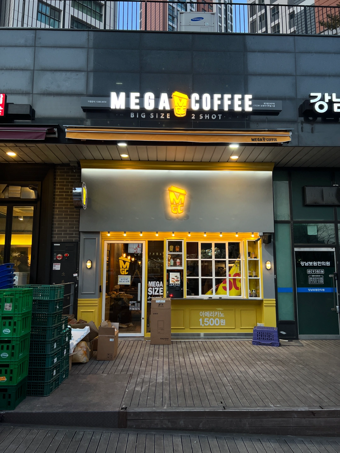 메가커피 논현아크로힐스점 평일 파트타이머 모집