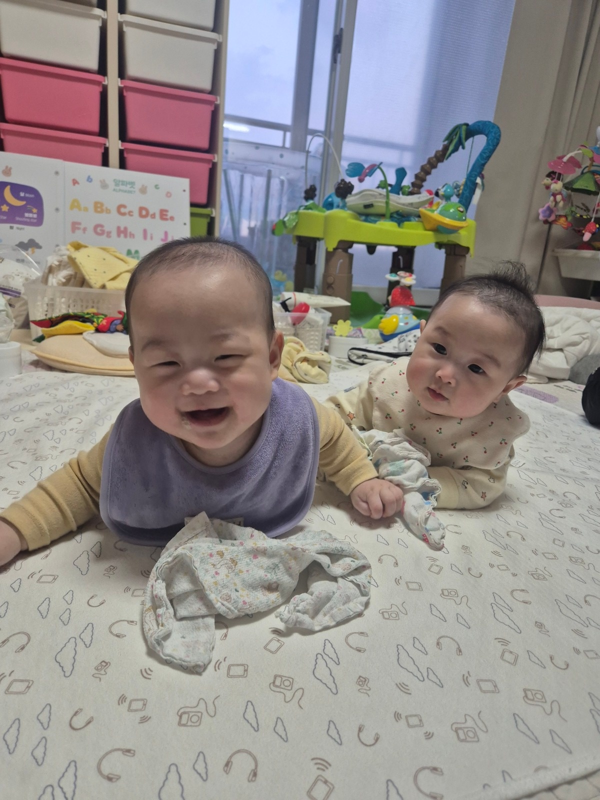 남.여 쌍둥이 아이돌봄 단기 구해요. 공고 썸네일