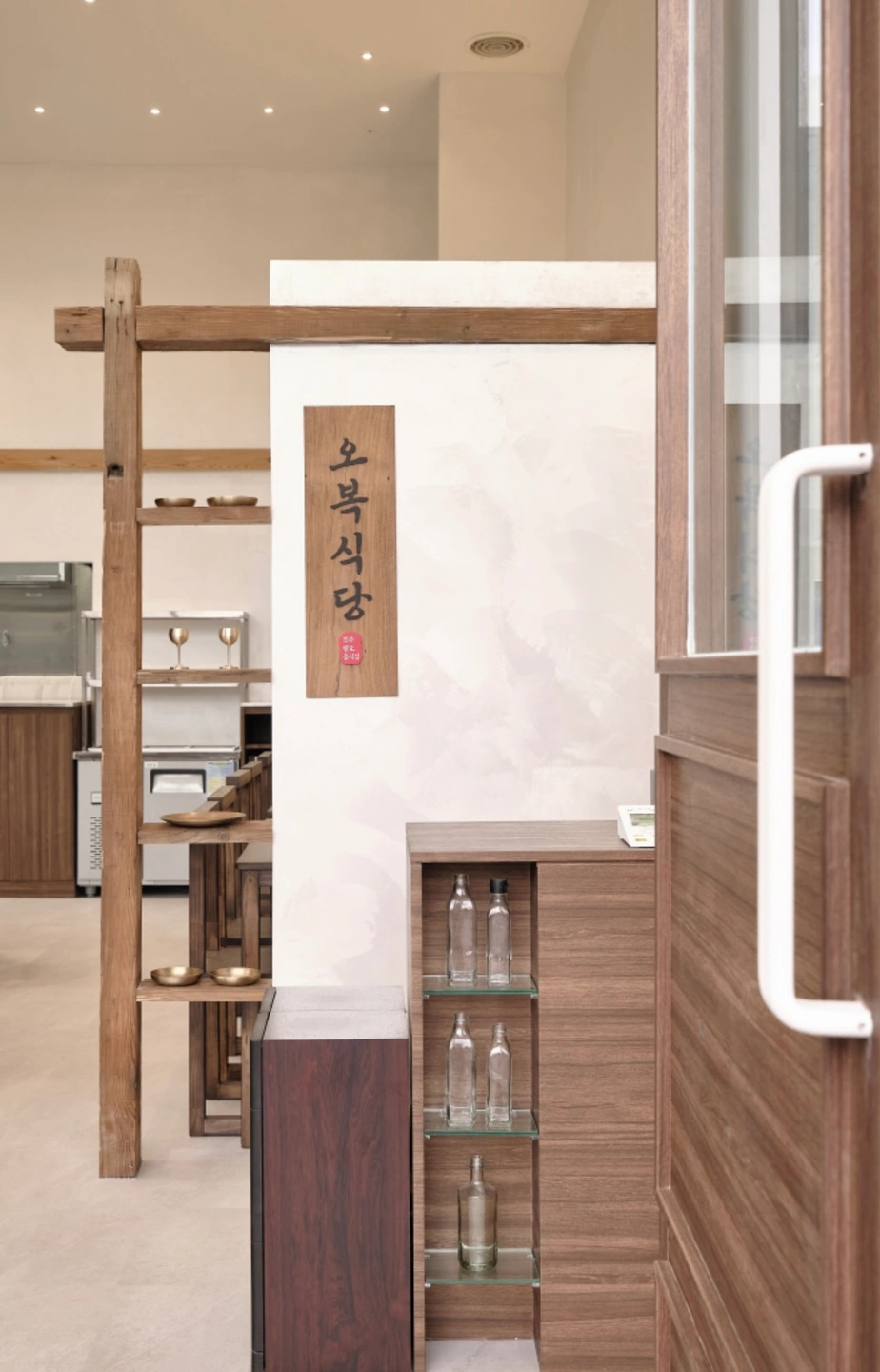 문정동 한식당에서 점심 홀서빙 모집합니다.