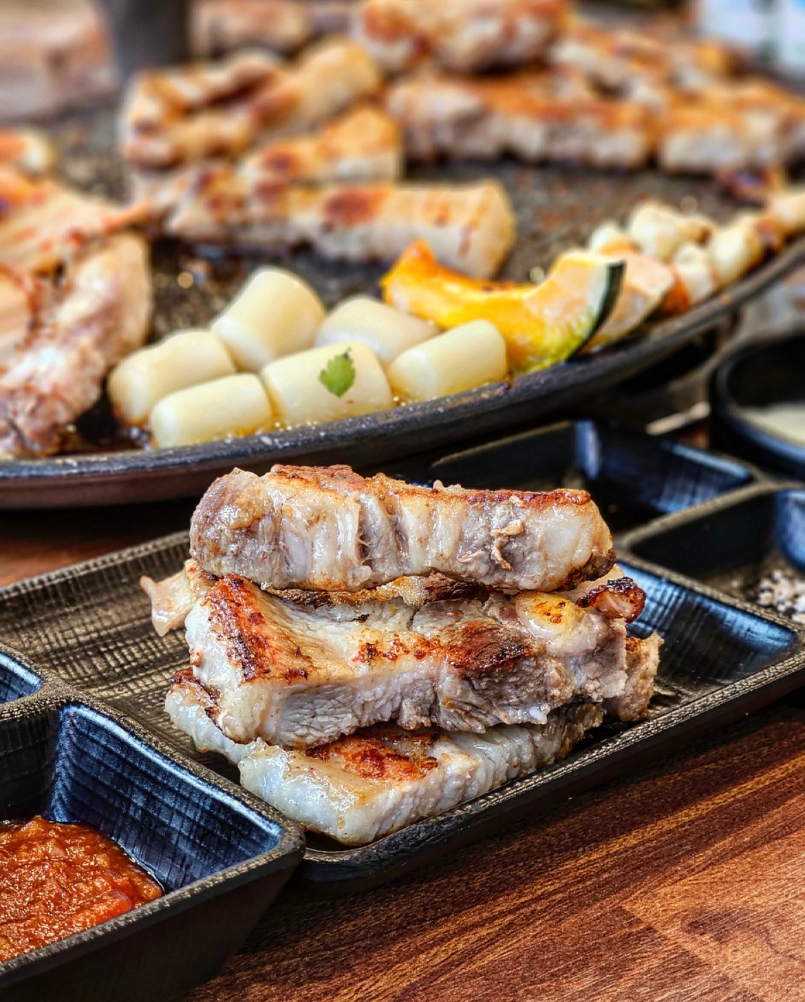 일행 솥뚜껑삼겹살 홀  써빙 구합니다 공고 썸네일