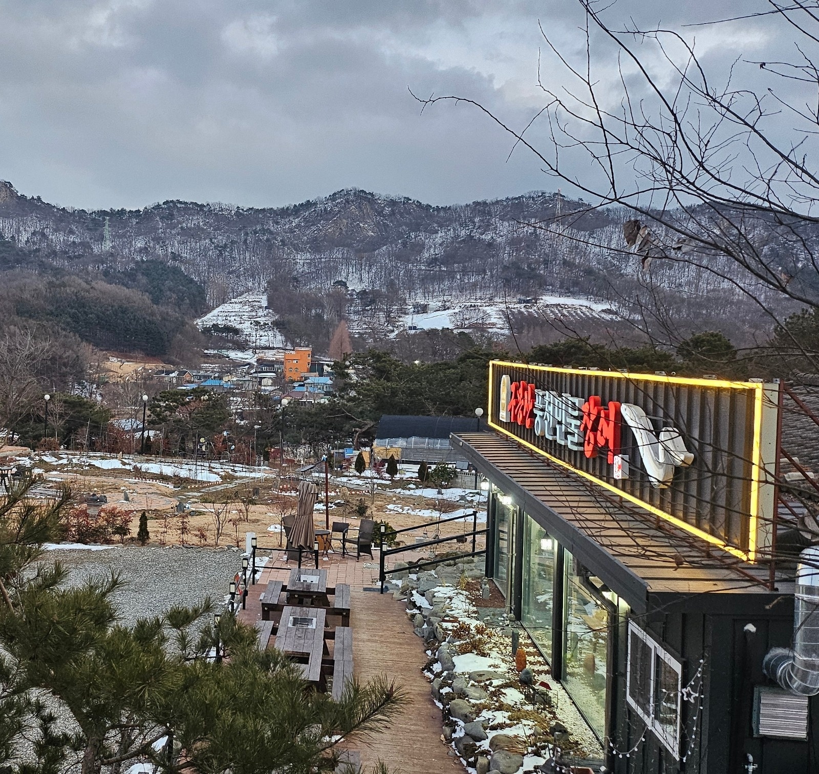 홀서빙직원 및주방알바 모십니다 공고 썸네일