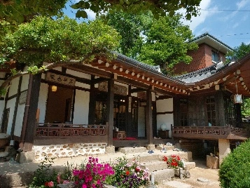 홀서빙 구인합니다.(당근경력자우대)